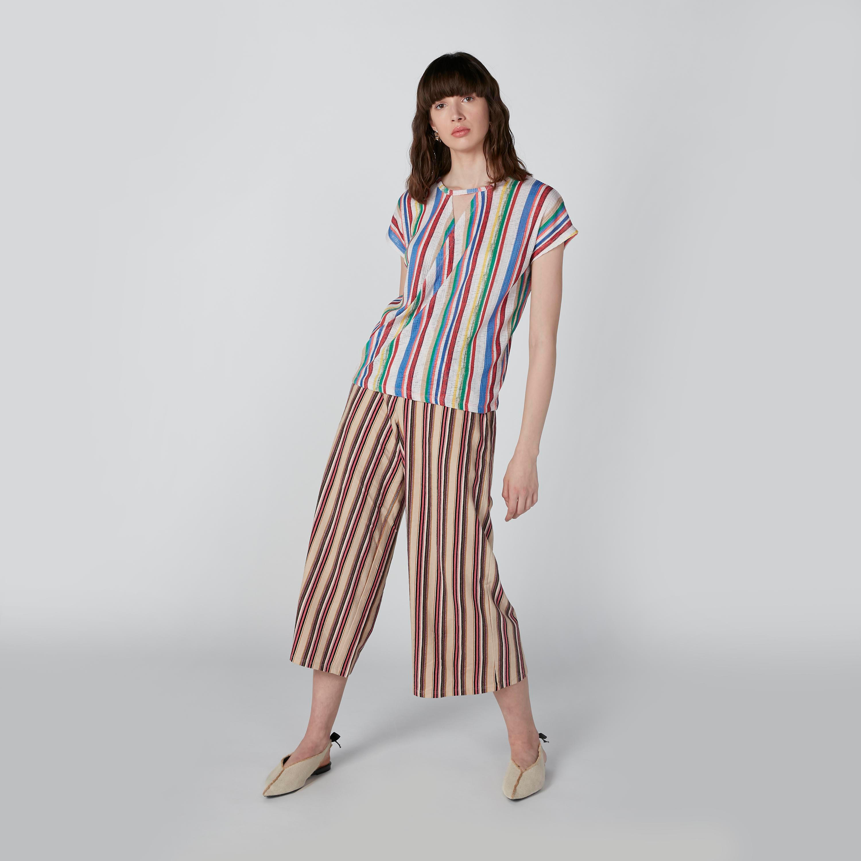 بلوزة مقلّمة بياقة مستديرة وأكمام كاب-women-clothing-shirtsandblouses-blouses-image-2