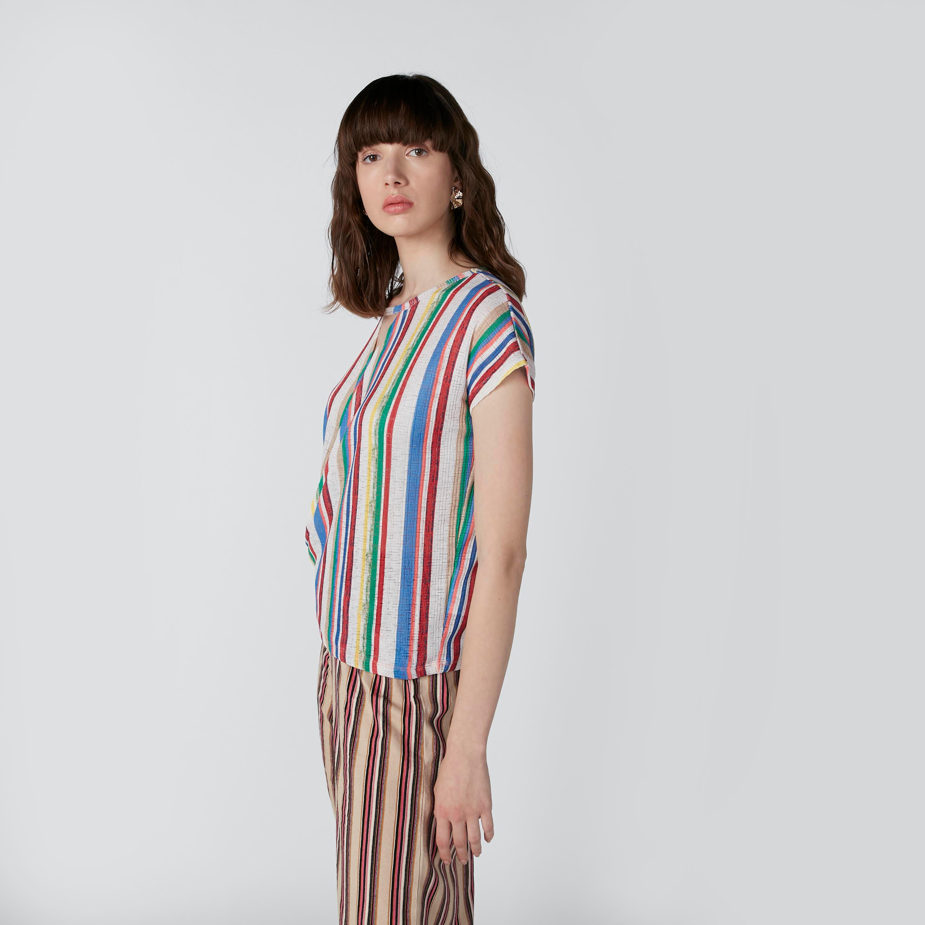 بلوزة مقلّمة بياقة مستديرة وأكمام كاب-women-clothing-shirtsandblouses-blouses-image-4