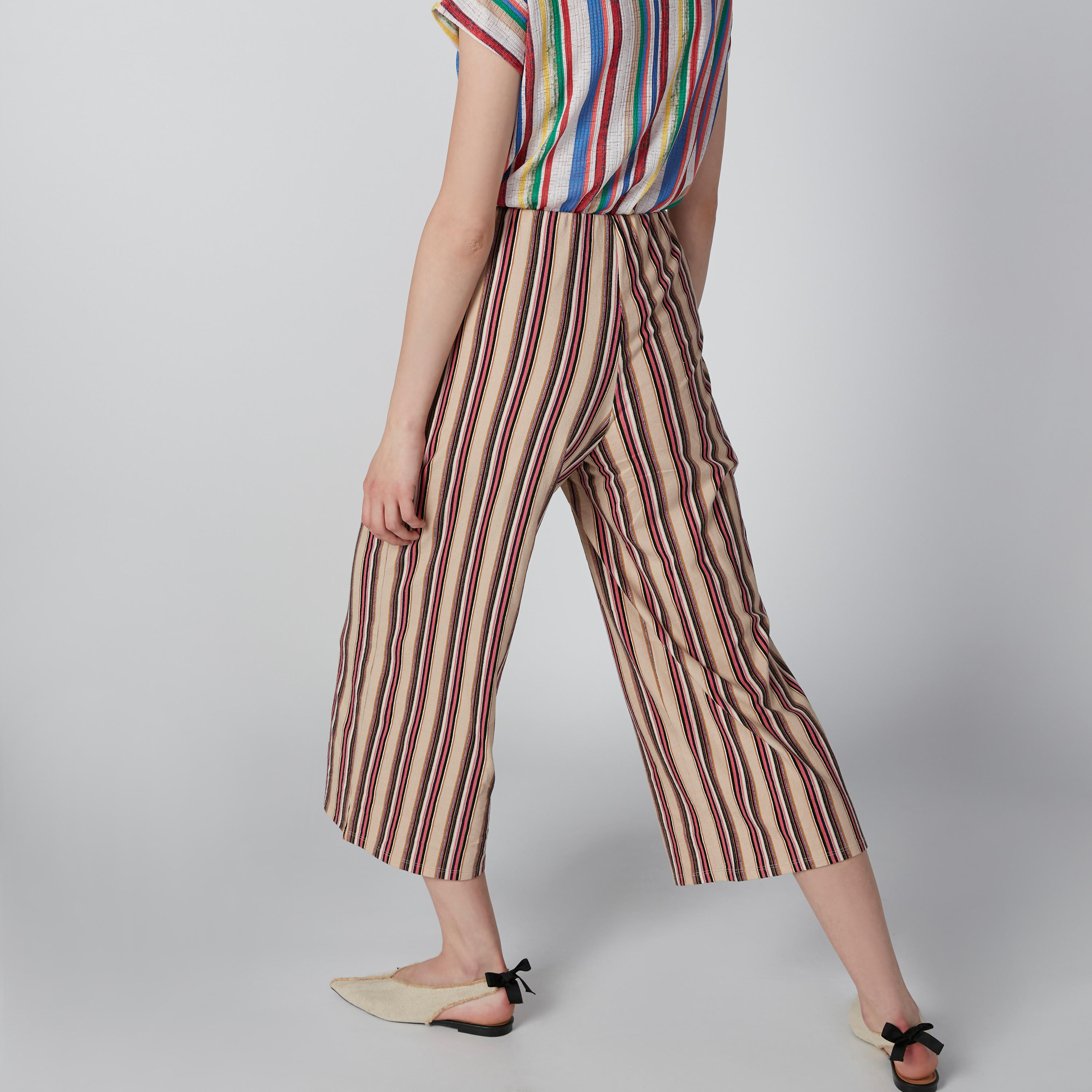 بنطال واسع الساقين مقلّم بقصّة واسعة وخصر مرتفع-women-clothing-bottoms-trousers-image-2
