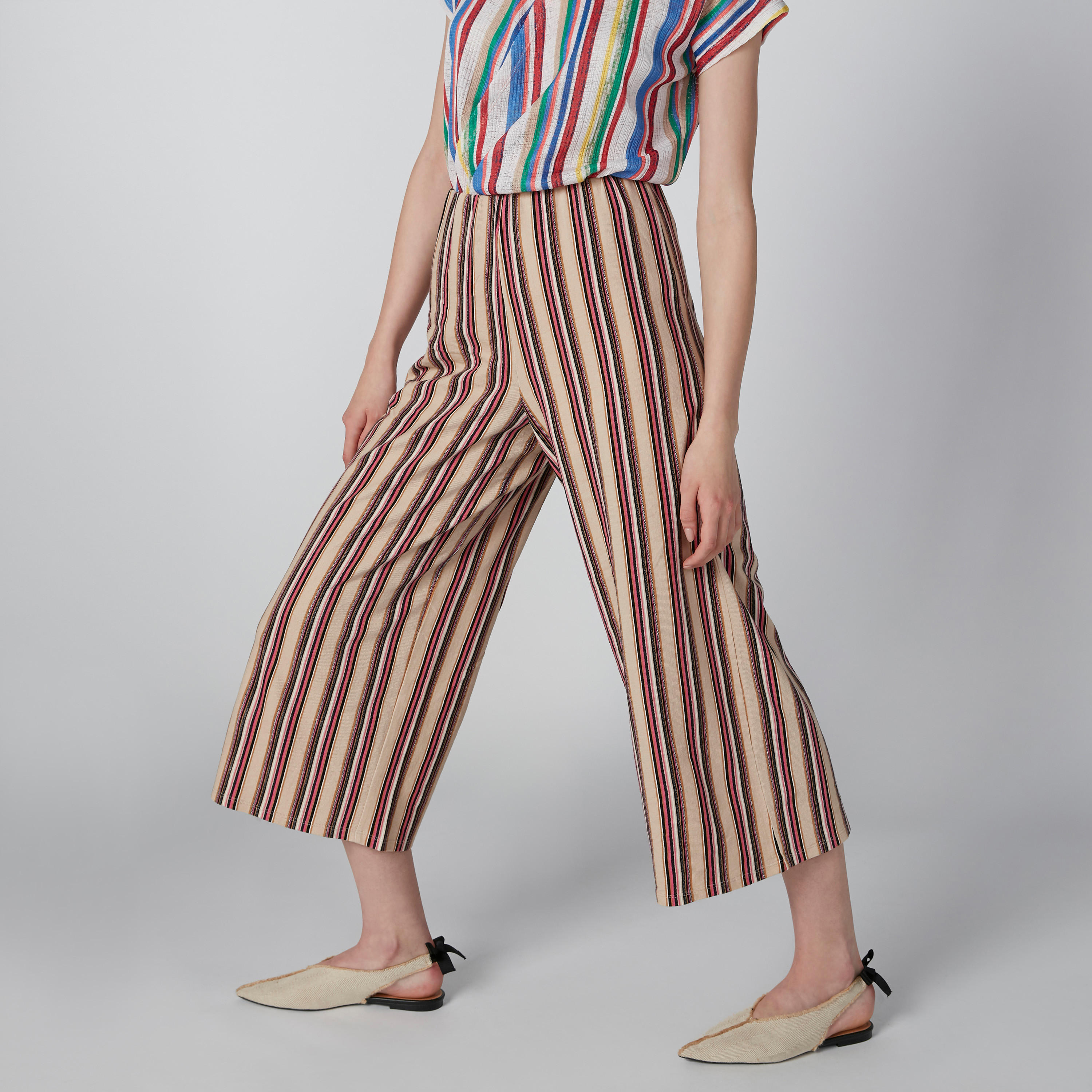 بنطال واسع الساقين مقلّم بقصّة واسعة وخصر مرتفع-women-clothing-bottoms-trousers-image-3