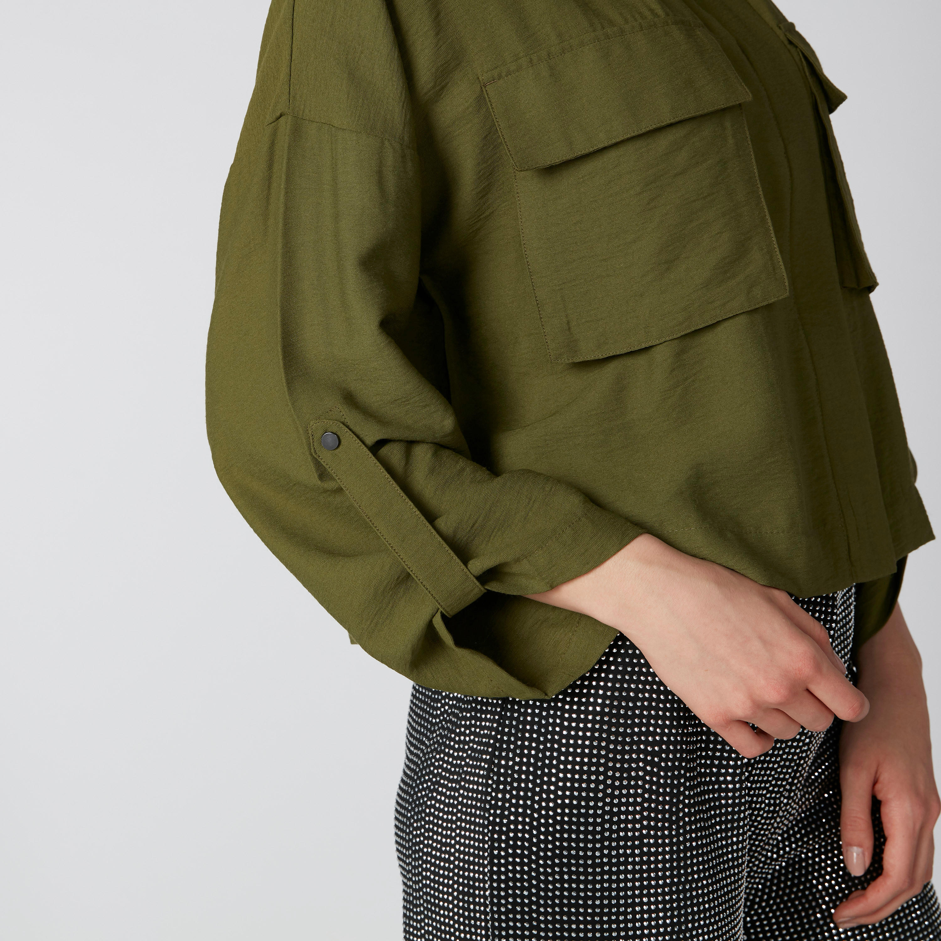جاكيت سادة بجيوب وأكمام مطويّة لأعلى-women-winterwear-coatsandjackets-jackets-image-6