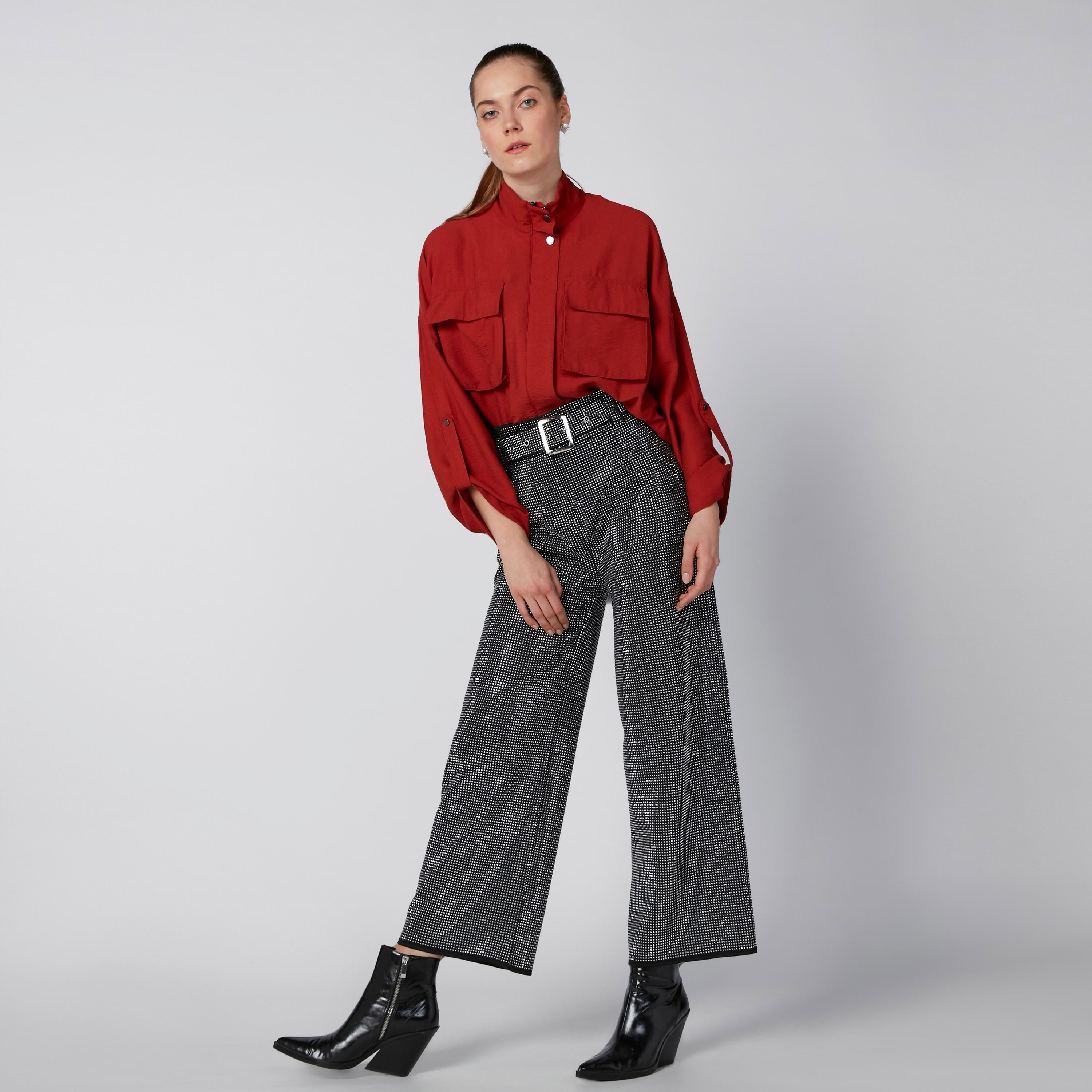 جاكيت بأكمام ملفوفة لأعلى وجيوب وزر إغلاق كبّاس-women-winterwear-coatsandjackets-jackets-image-1