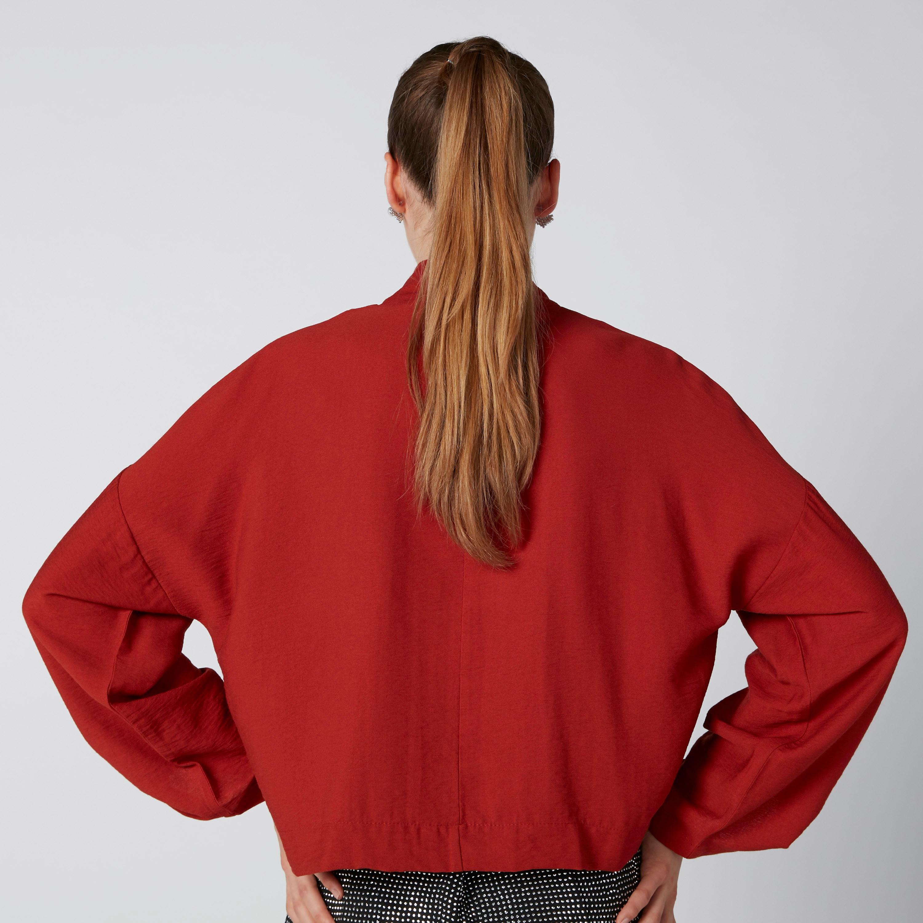 جاكيت بأكمام ملفوفة لأعلى وجيوب وزر إغلاق كبّاس-women-winterwear-coatsandjackets-jackets-image-2