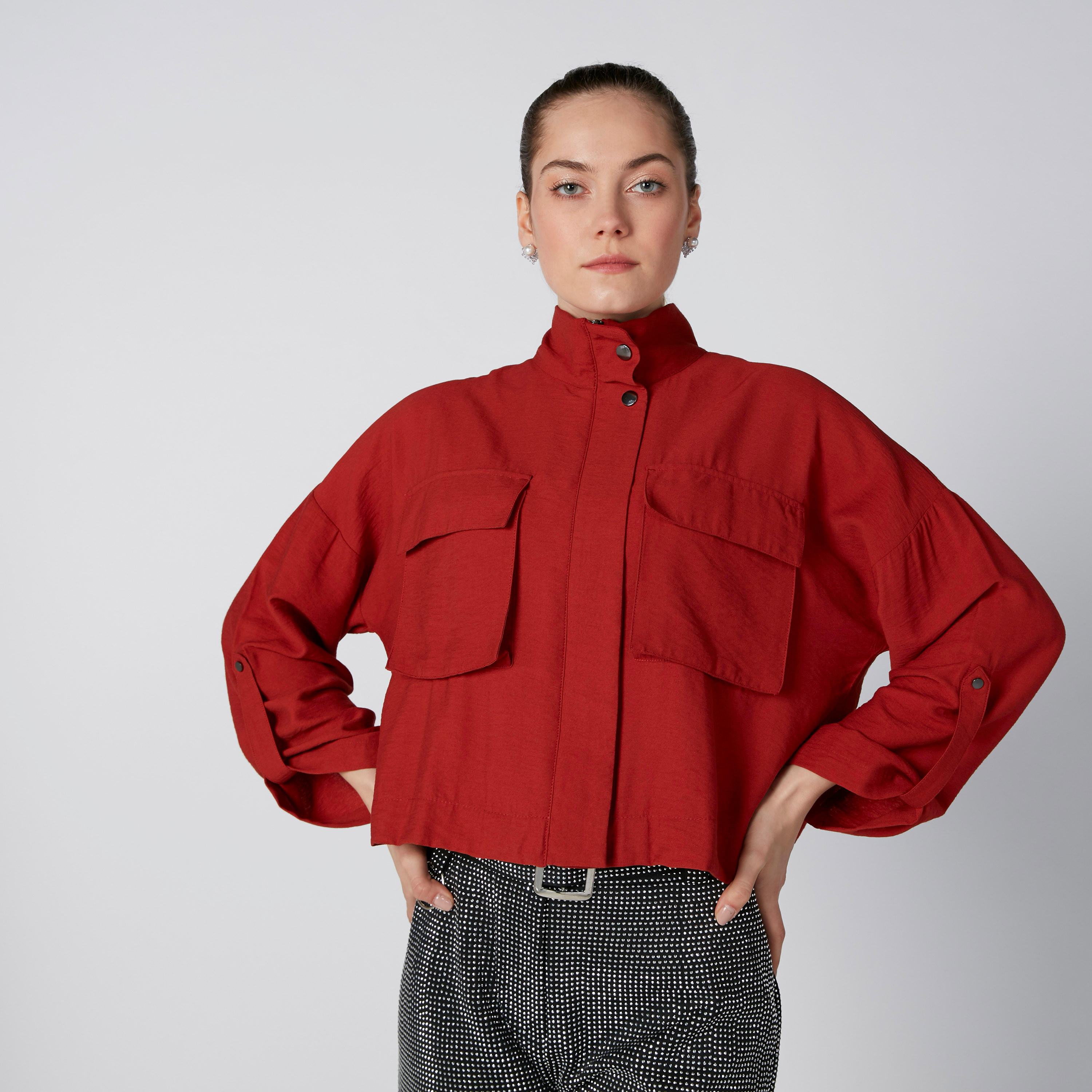 جاكيت بأكمام ملفوفة لأعلى وجيوب وزر إغلاق كبّاس-women-winterwear-coatsandjackets-jackets-image-4