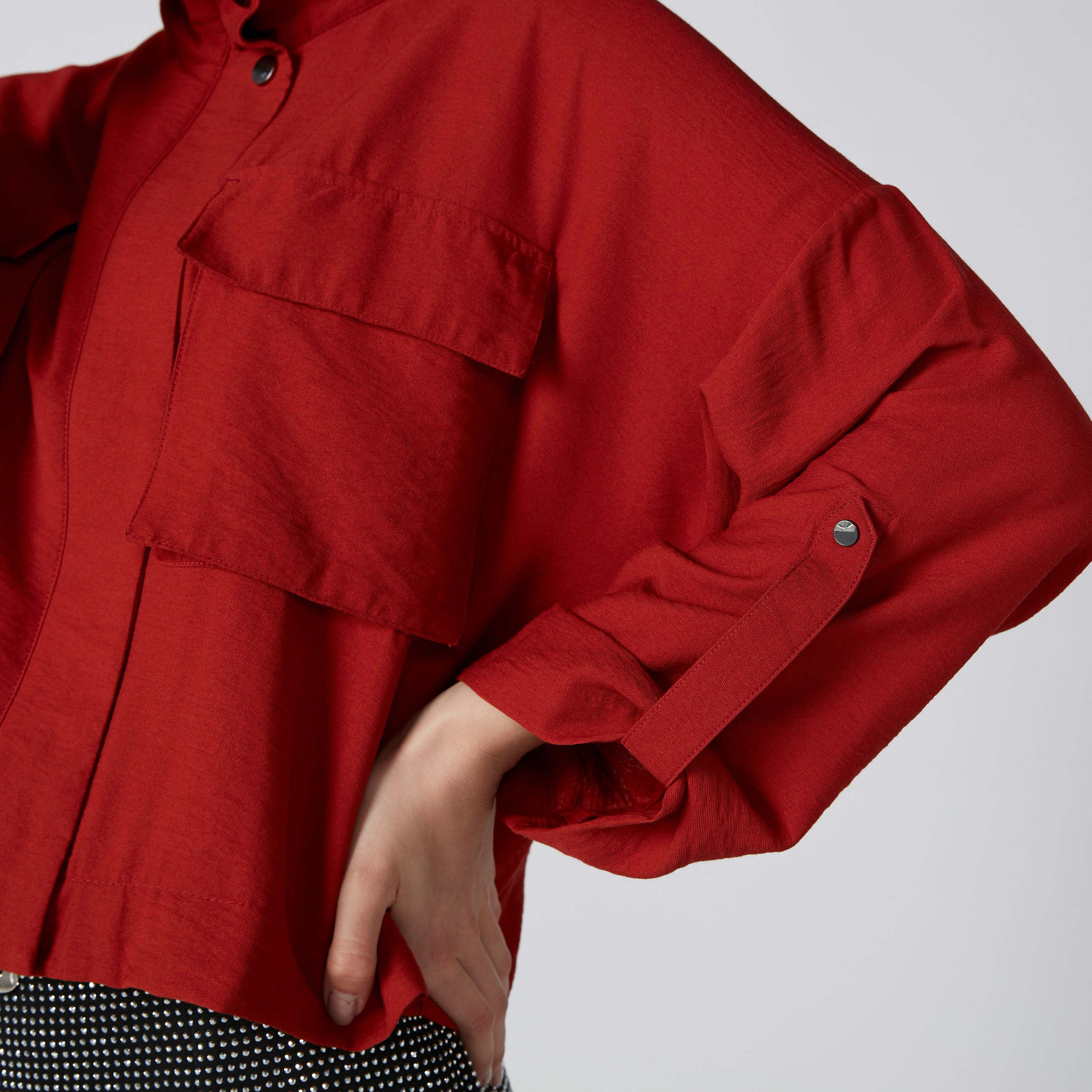 جاكيت بأكمام ملفوفة لأعلى وجيوب وزر إغلاق كبّاس-women-winterwear-coatsandjackets-jackets-image-5