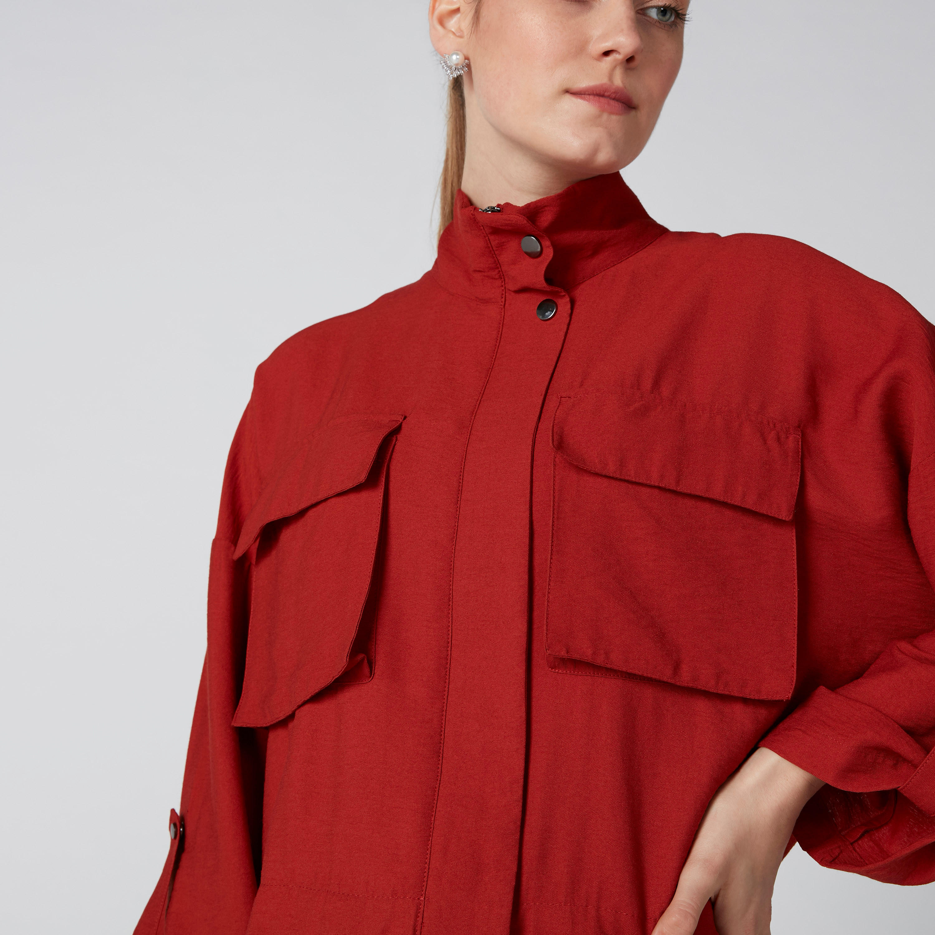 جاكيت بأكمام ملفوفة لأعلى وجيوب وزر إغلاق كبّاس-women-winterwear-coatsandjackets-jackets-image-6