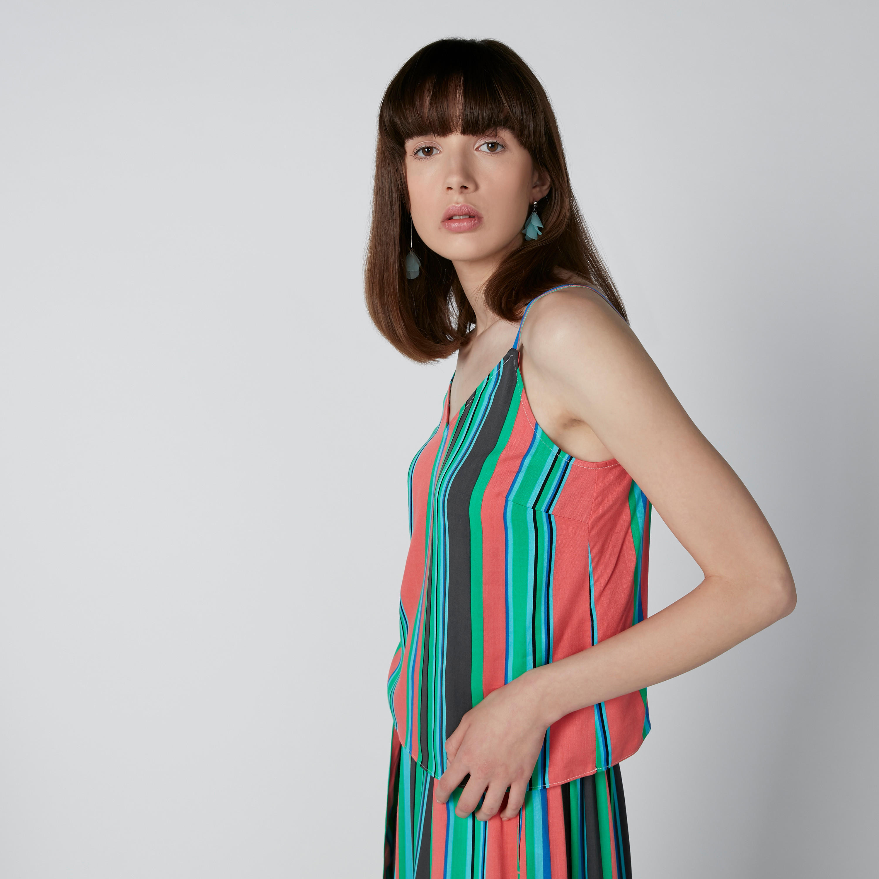 بلوزة مقلّمة بياقة V وحمّالات رفيعة-women-clothing-shirtsandblouses-blouses-image-3