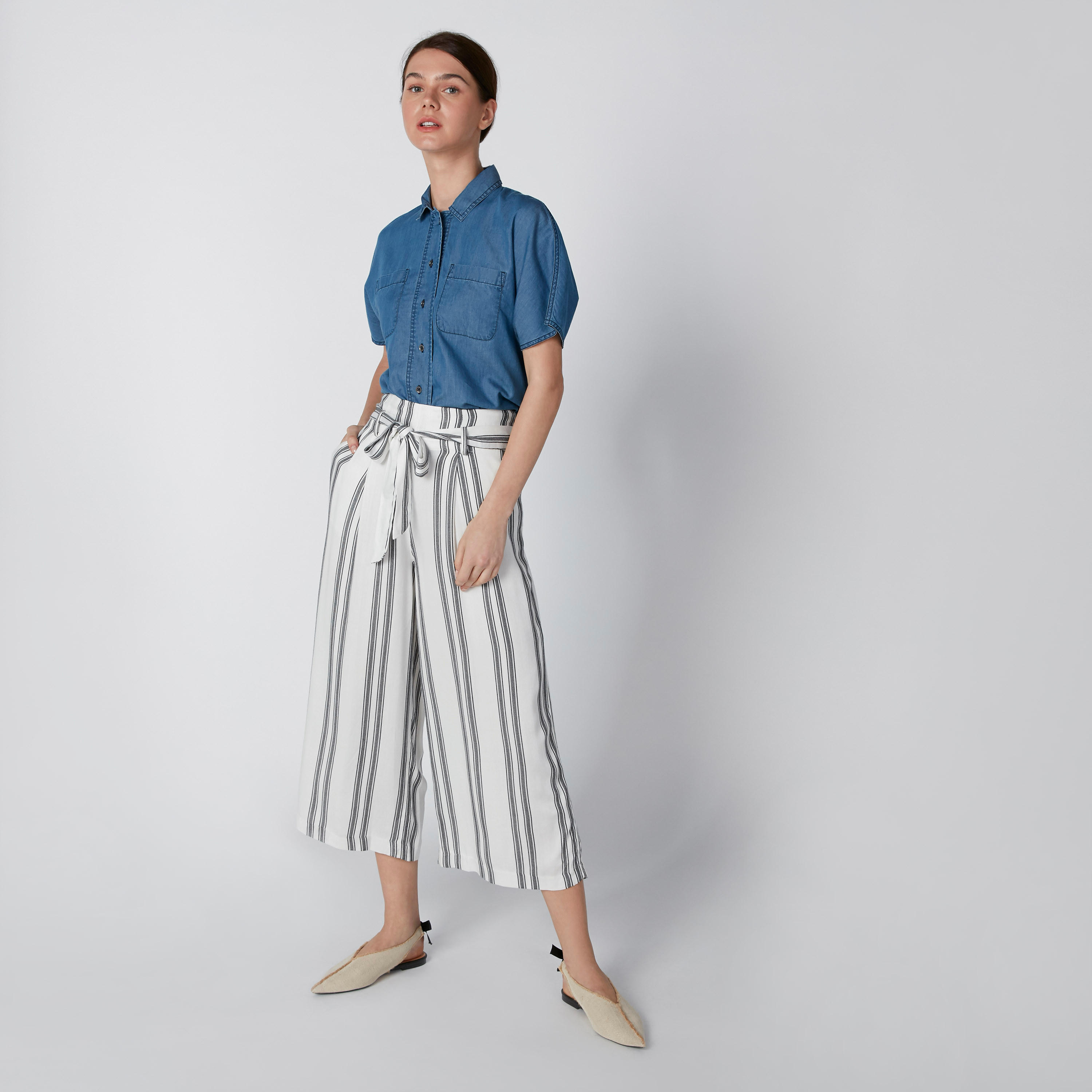 بنطال واسع الساقين مقلّم بقصّة واسعة وأربطة-women-clothing-bottoms-trousers-image-3
