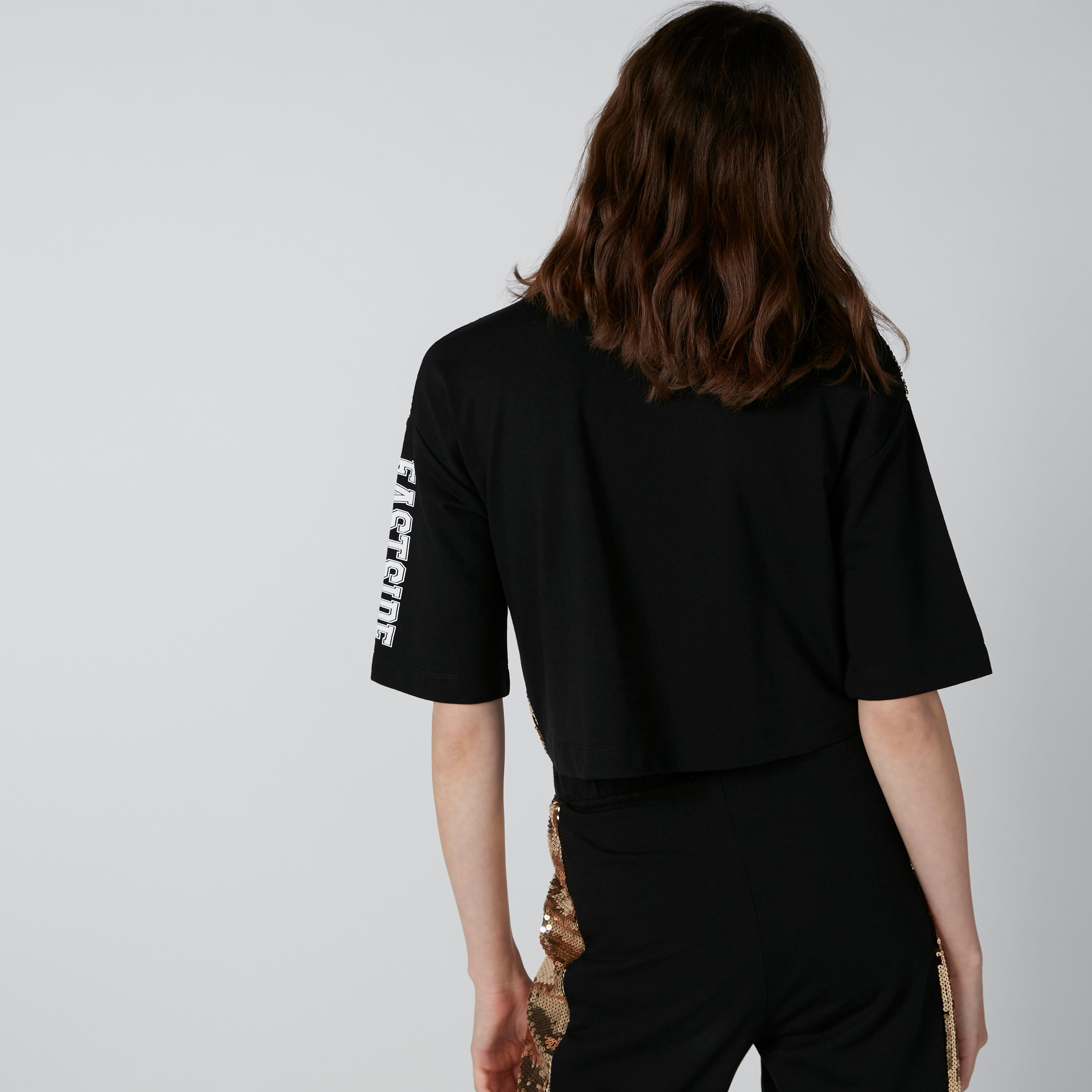 بلوزة بتفاصيل ترتر وأكمام قصيرة بطبعات-women-clothing-tshirts-image-3