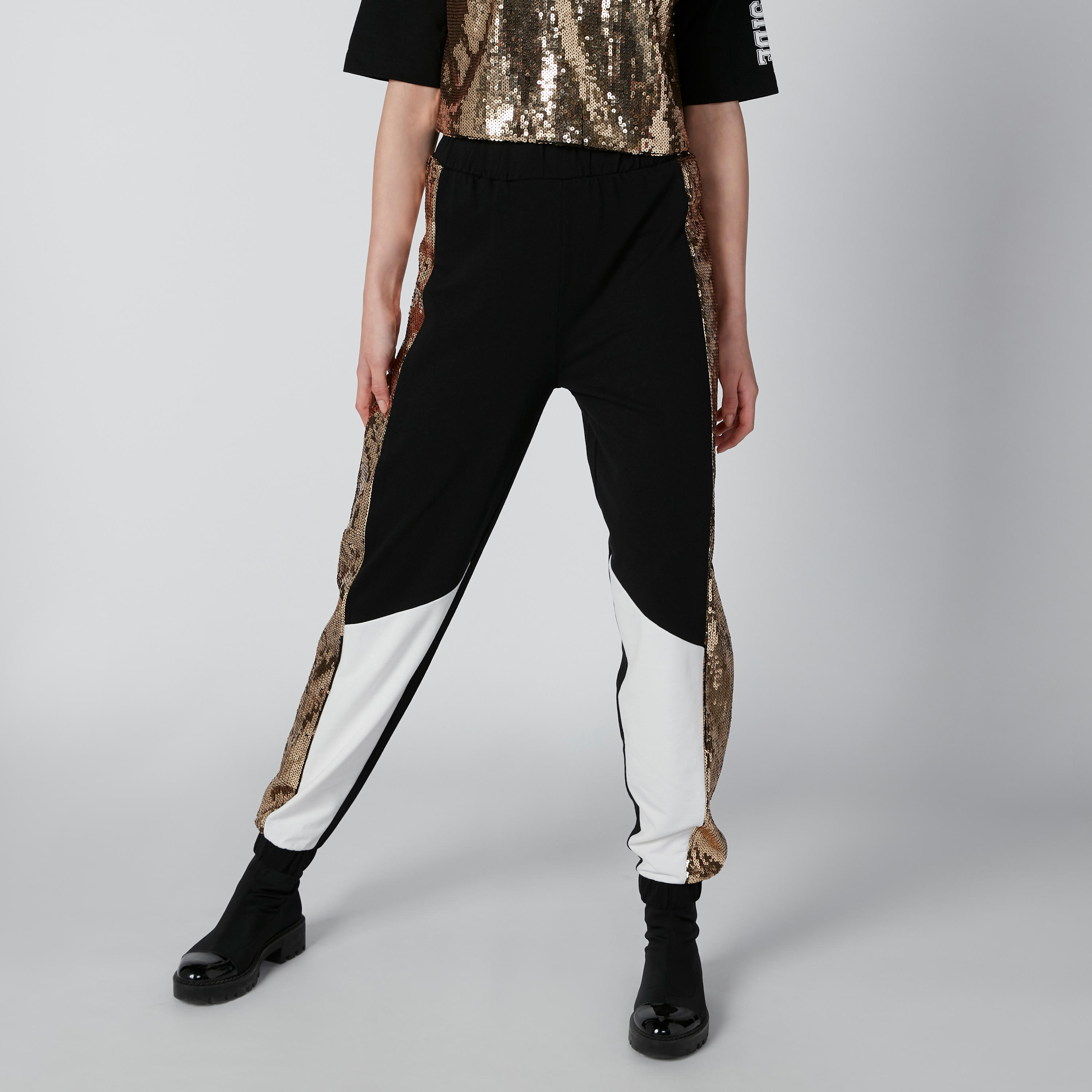بنطال رياضي بقصّة سليم وتفاصيل ترتر-women-clothing-bottoms-joggers-image-3
