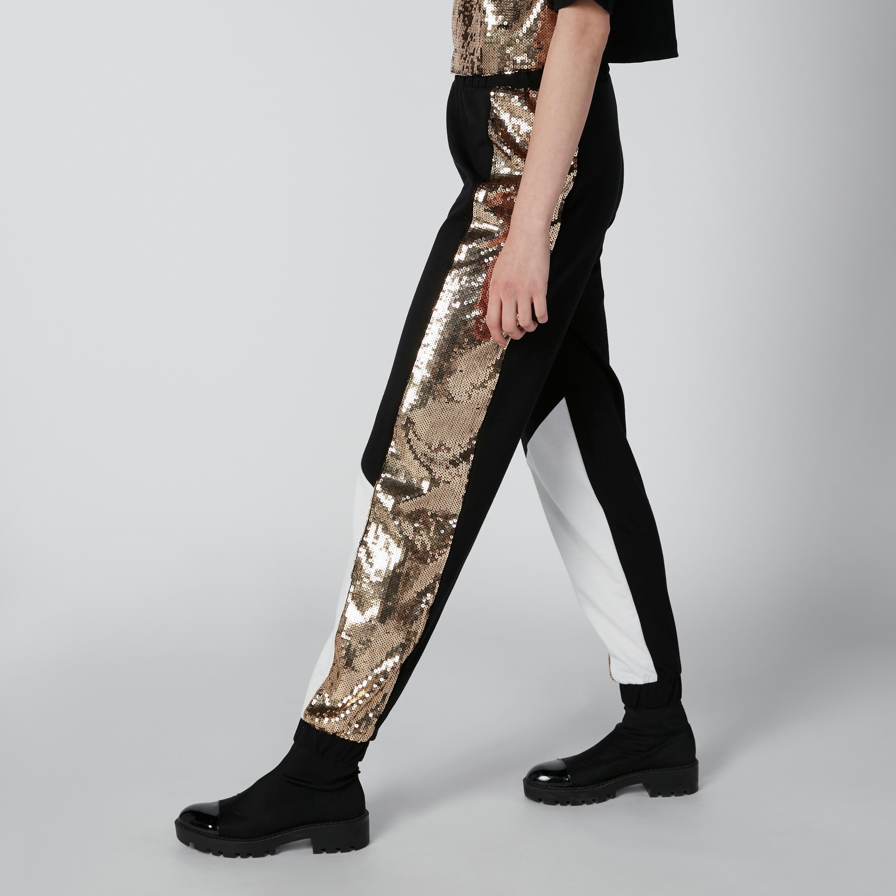 بنطال رياضي بقصّة سليم وتفاصيل ترتر-women-clothing-bottoms-joggers-image-4
