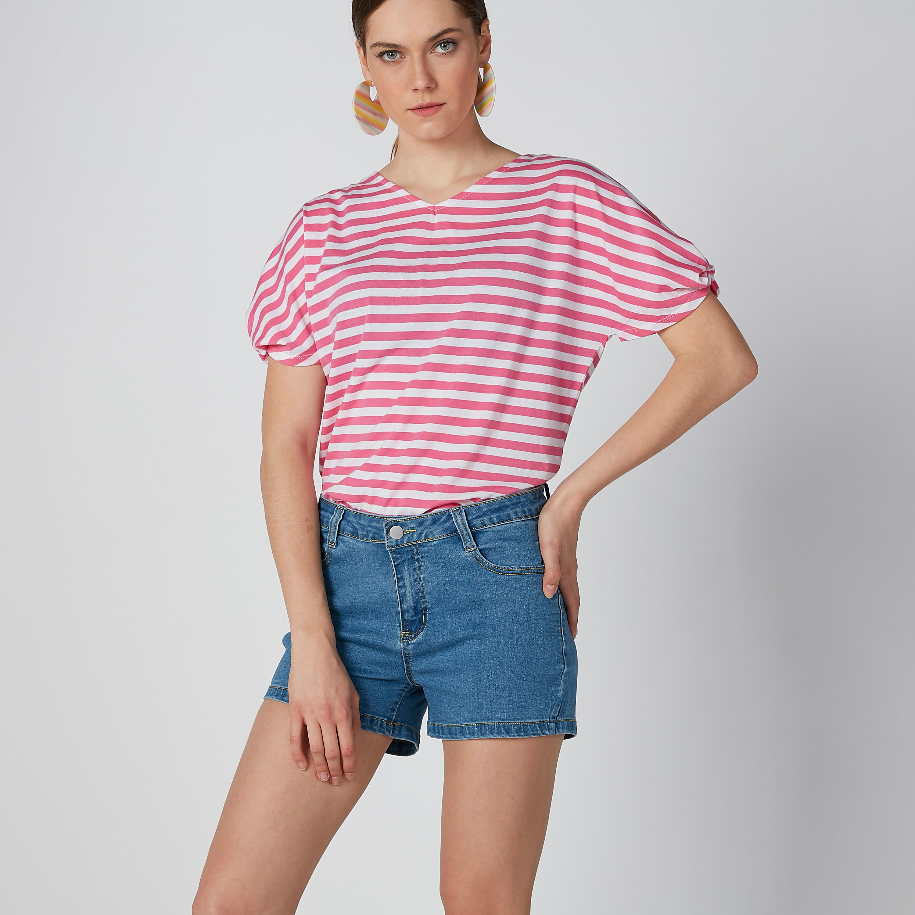 شورت مطرّز بجيوب-women-clothing-bottoms-shorts-image-2