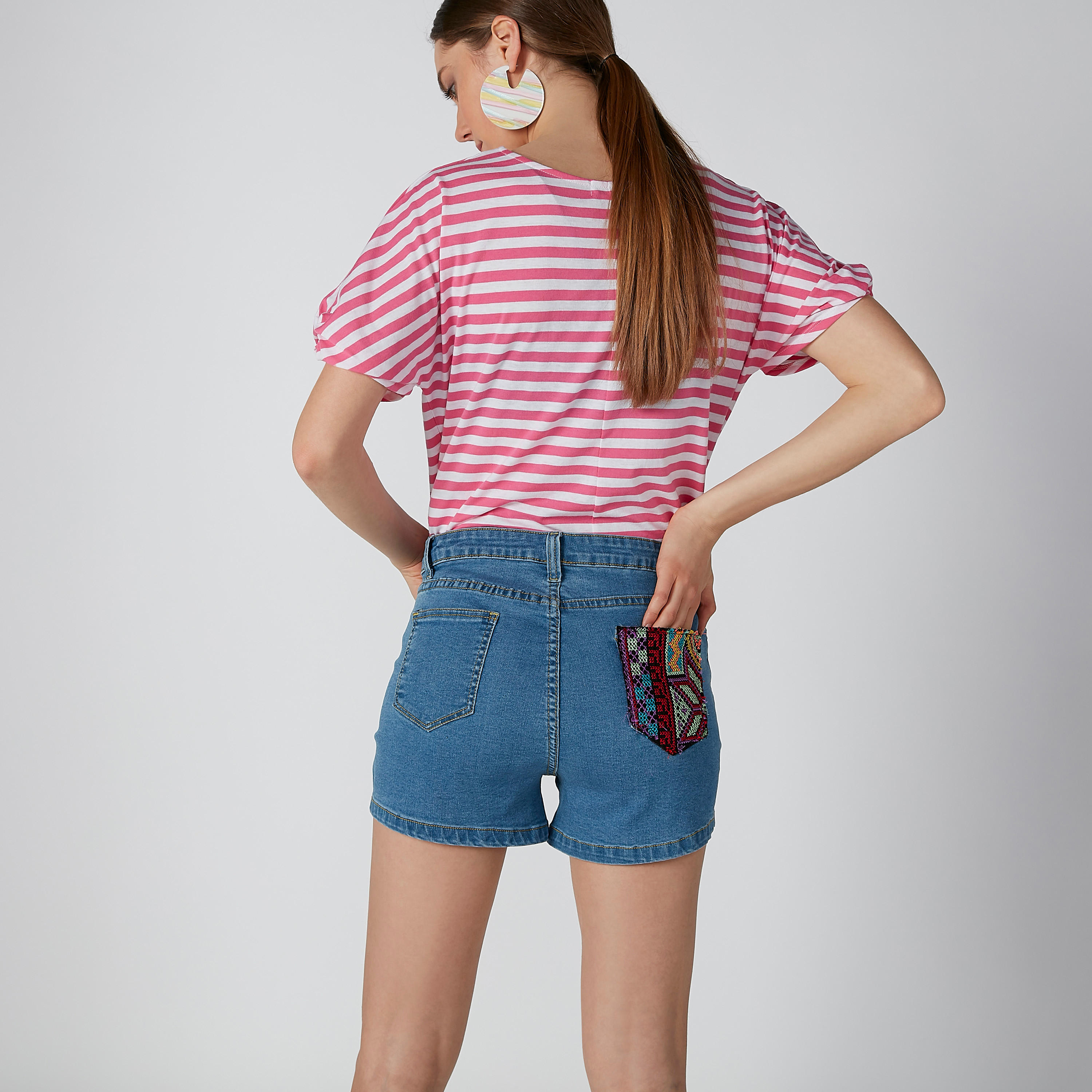 شورت مطرّز بجيوب-women-clothing-bottoms-shorts-image-3