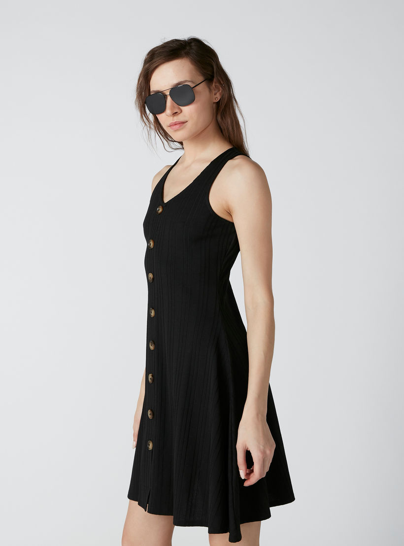 فستان سوينج متوسط الطول دون أكمام بياقة V وأزرار-women-clothing-dresses-image-4