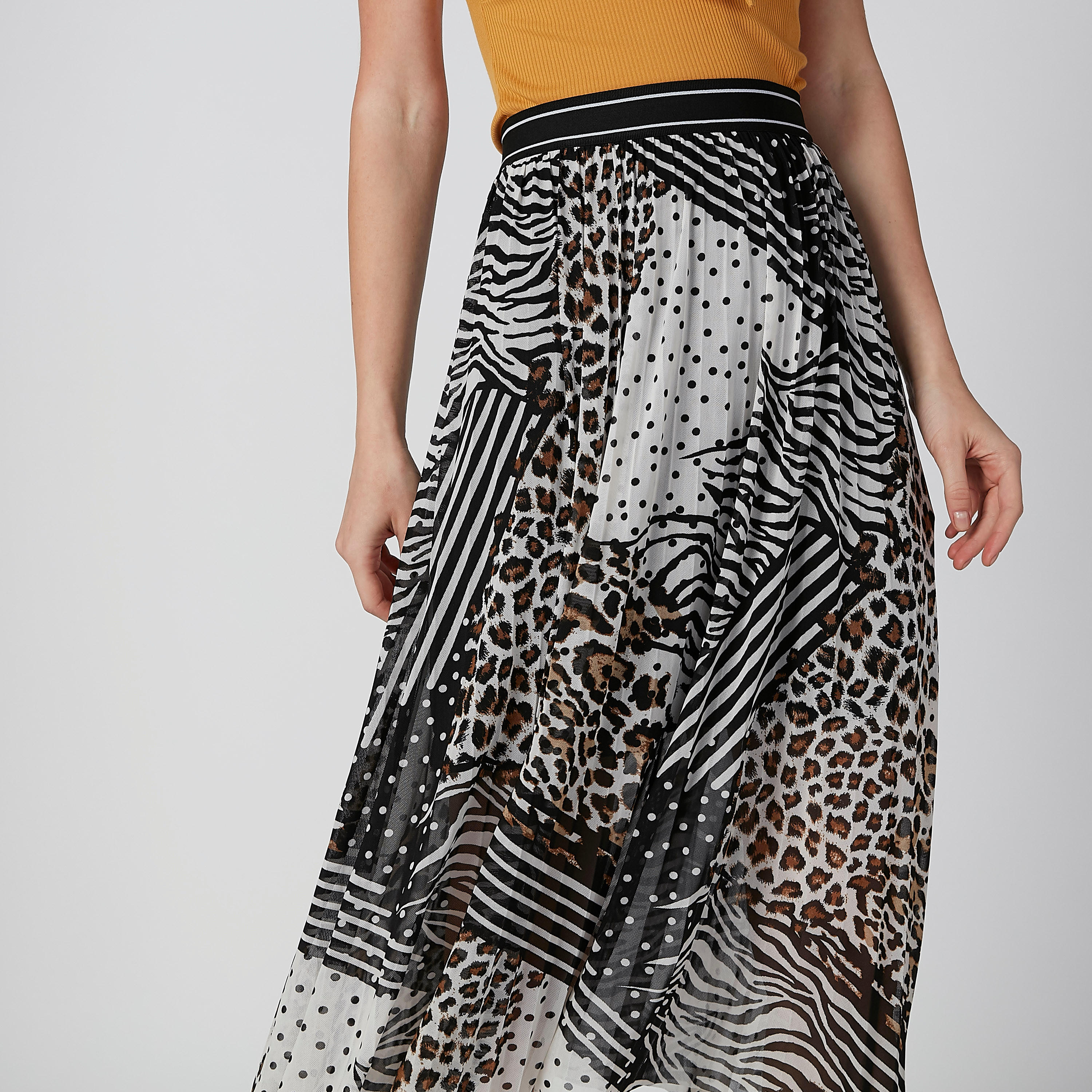 تنورة متوسطة الطول بخصر مطّاطي وطبعات-women-clothing-bottoms-skirts-image-5