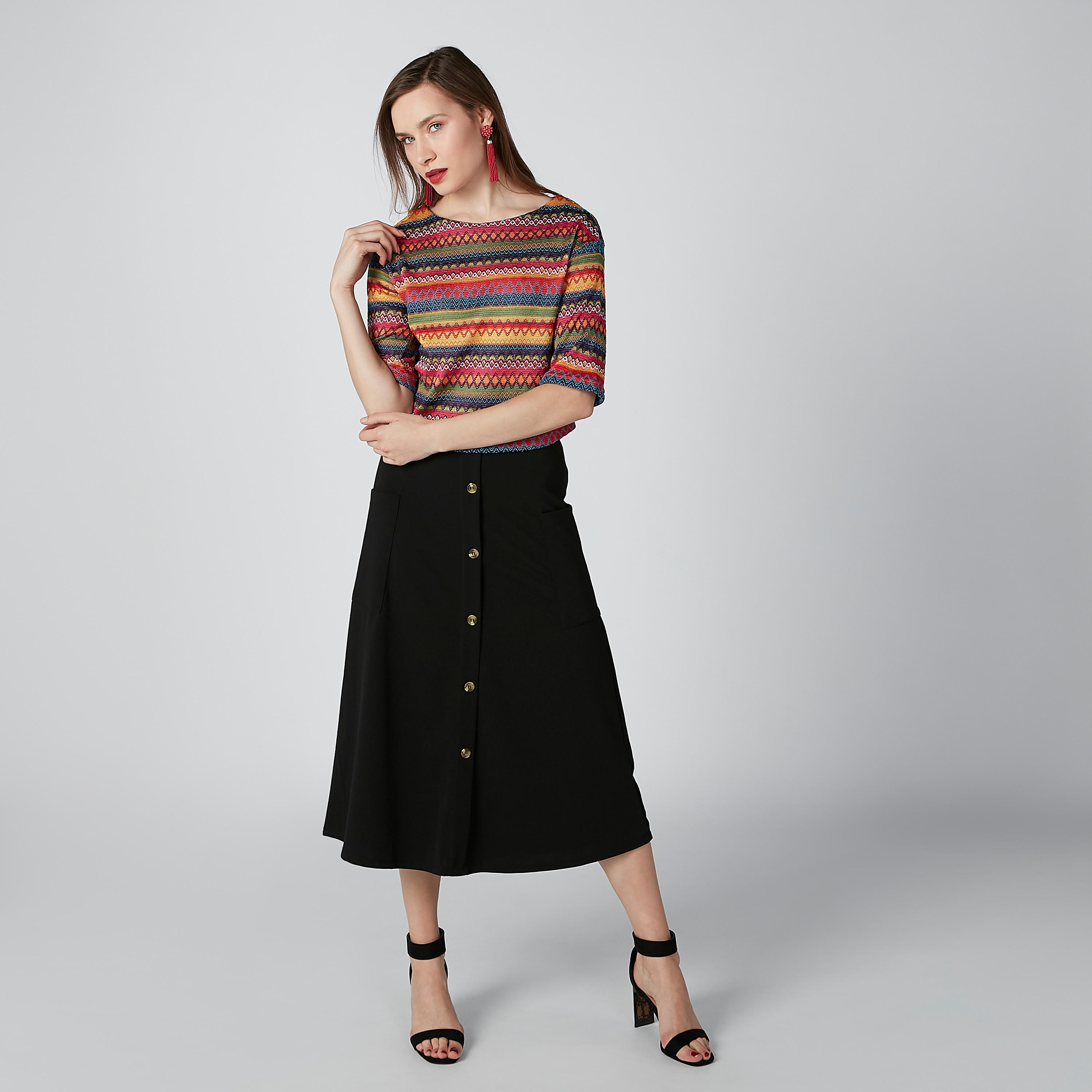 بلوزة مقلّمة بأكتاف منسدلة وياقة مستديرة-women-clothing-shirtsandblouses-blouses-image-1