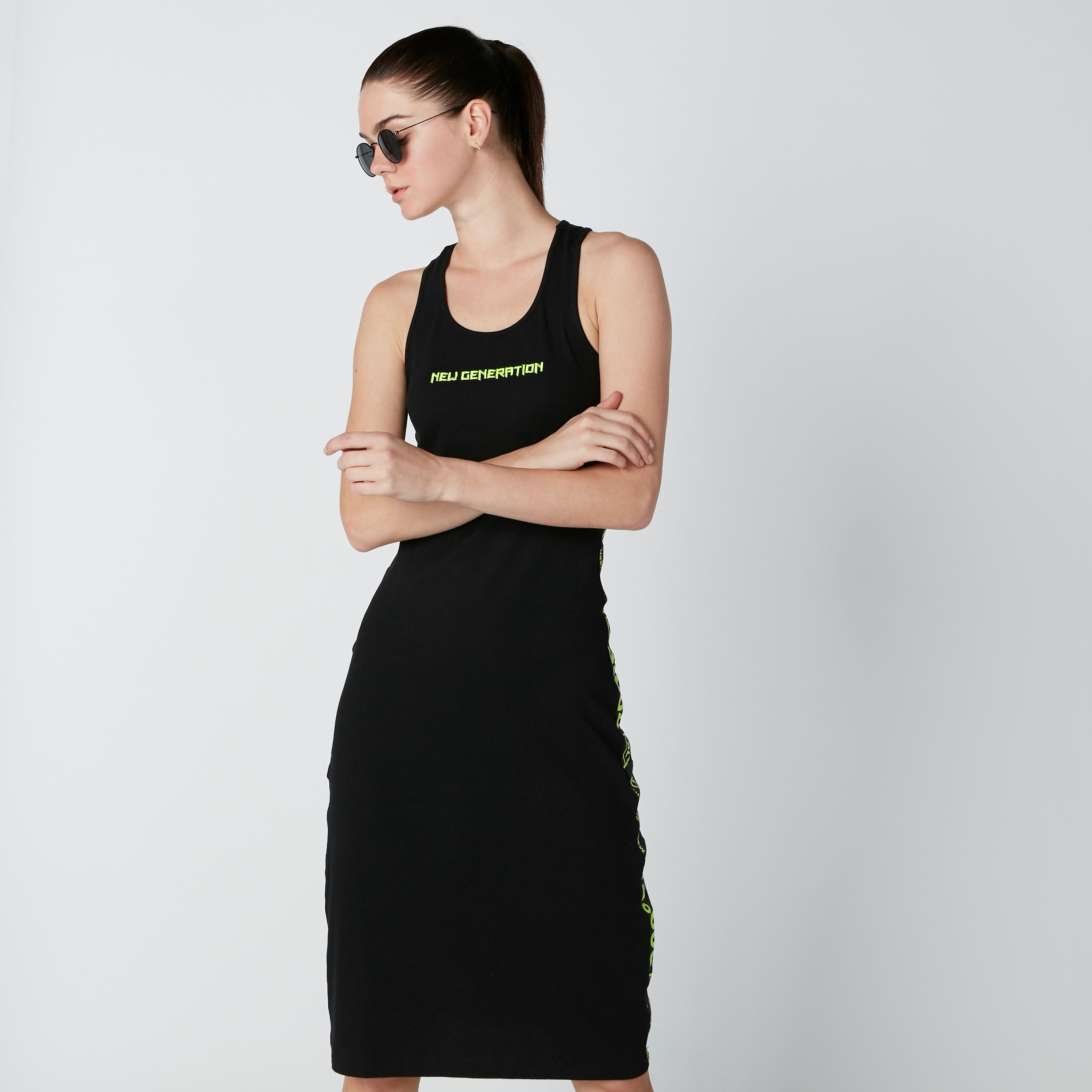 فستان متوسط الطول دون أكمام بقصّة ضيّقة وظهر ريسر وطبعات-women-clothing-dresses-image-4