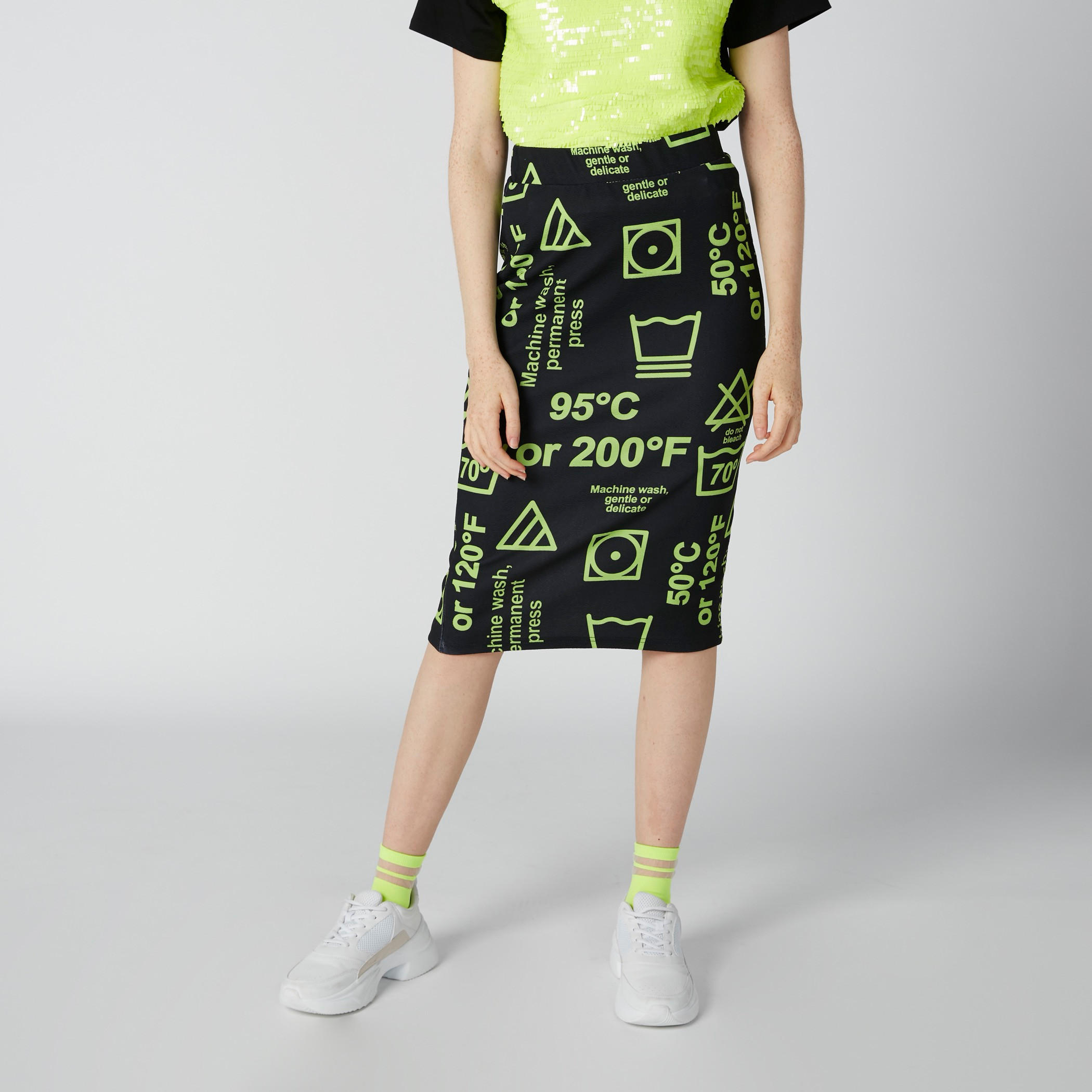 تنورة متوسطة الطول بقصّة ضيّقة وفتحة وطبعات-women-clothing-bottoms-skirts-image-1