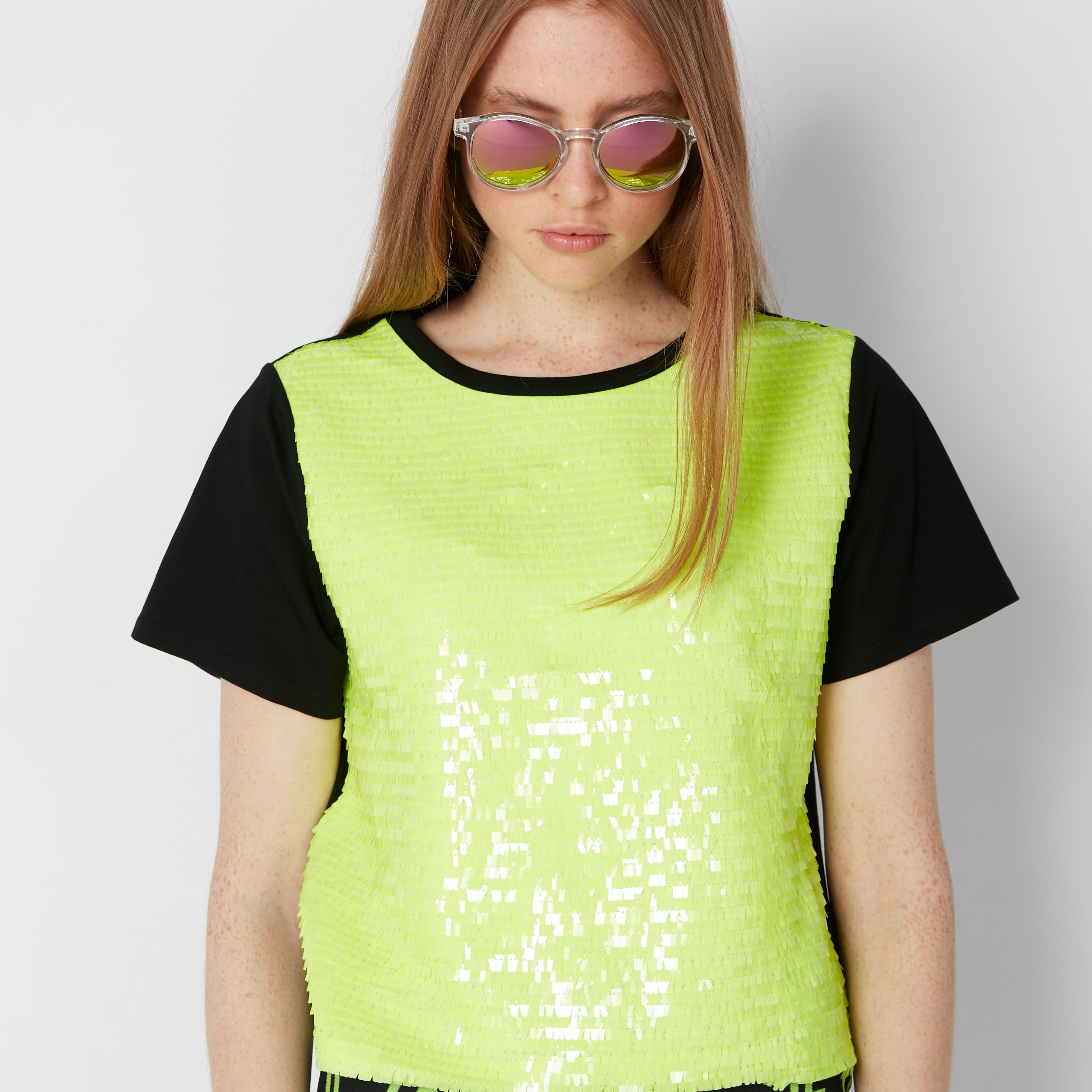 بلوزة بأكمام قصيرة وتفاصيل ترتر-women-clothing-tshirts-image-5