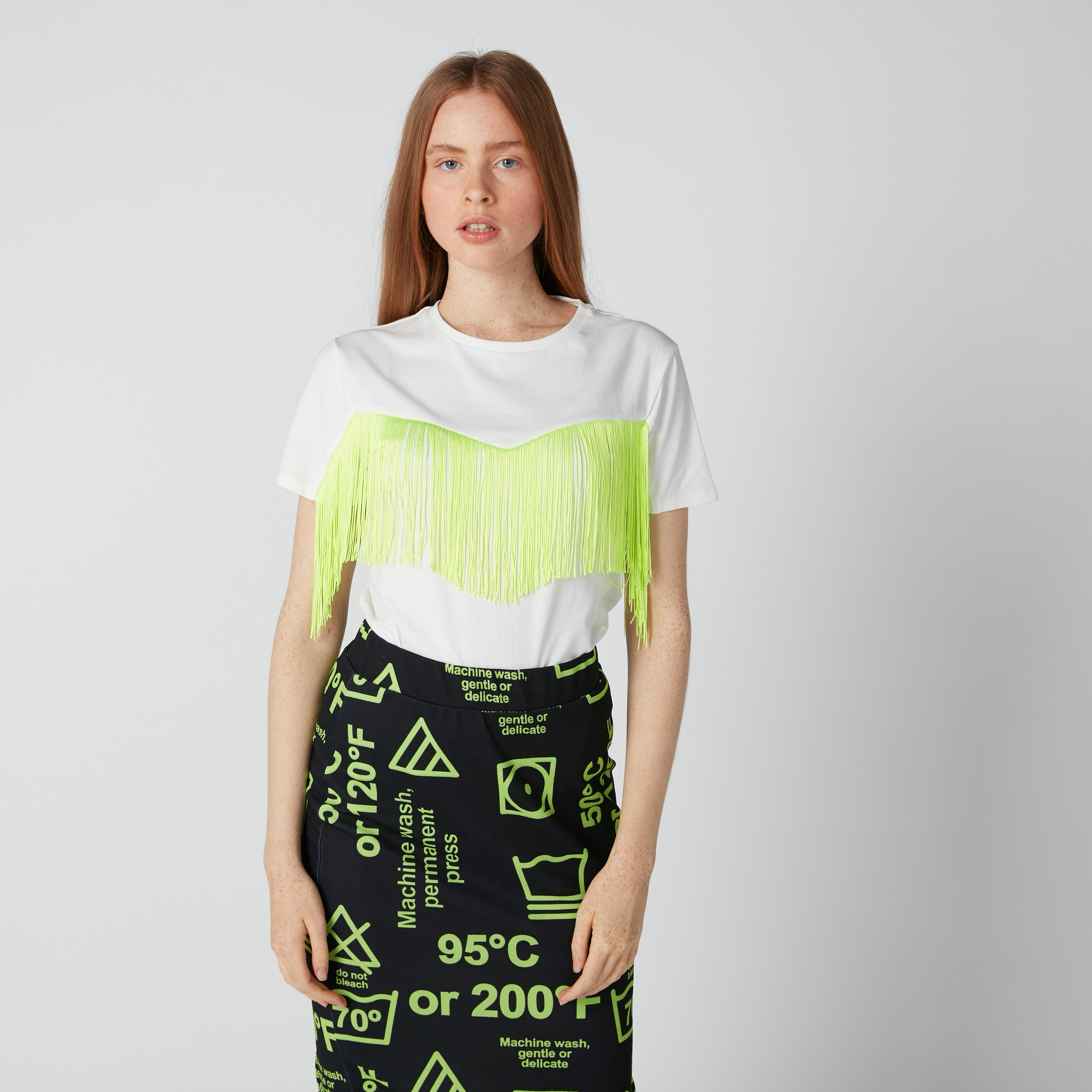 تيشيرت بياقة مستديرة وأكمام قصيرة وتزيينات شراشيب-women-clothing-tshirts-image-1