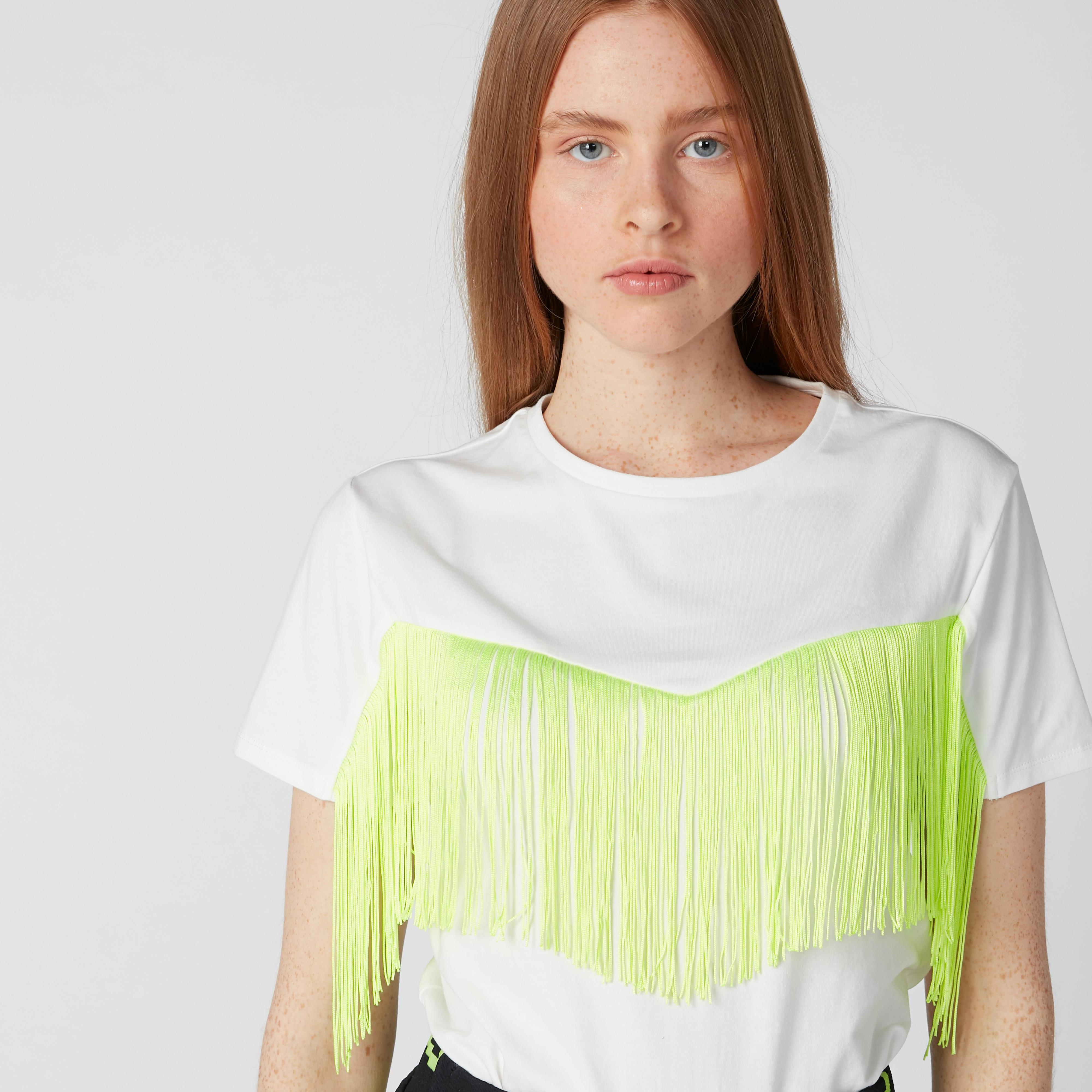 تيشيرت بياقة مستديرة وأكمام قصيرة وتزيينات شراشيب-women-clothing-tshirts-image-3