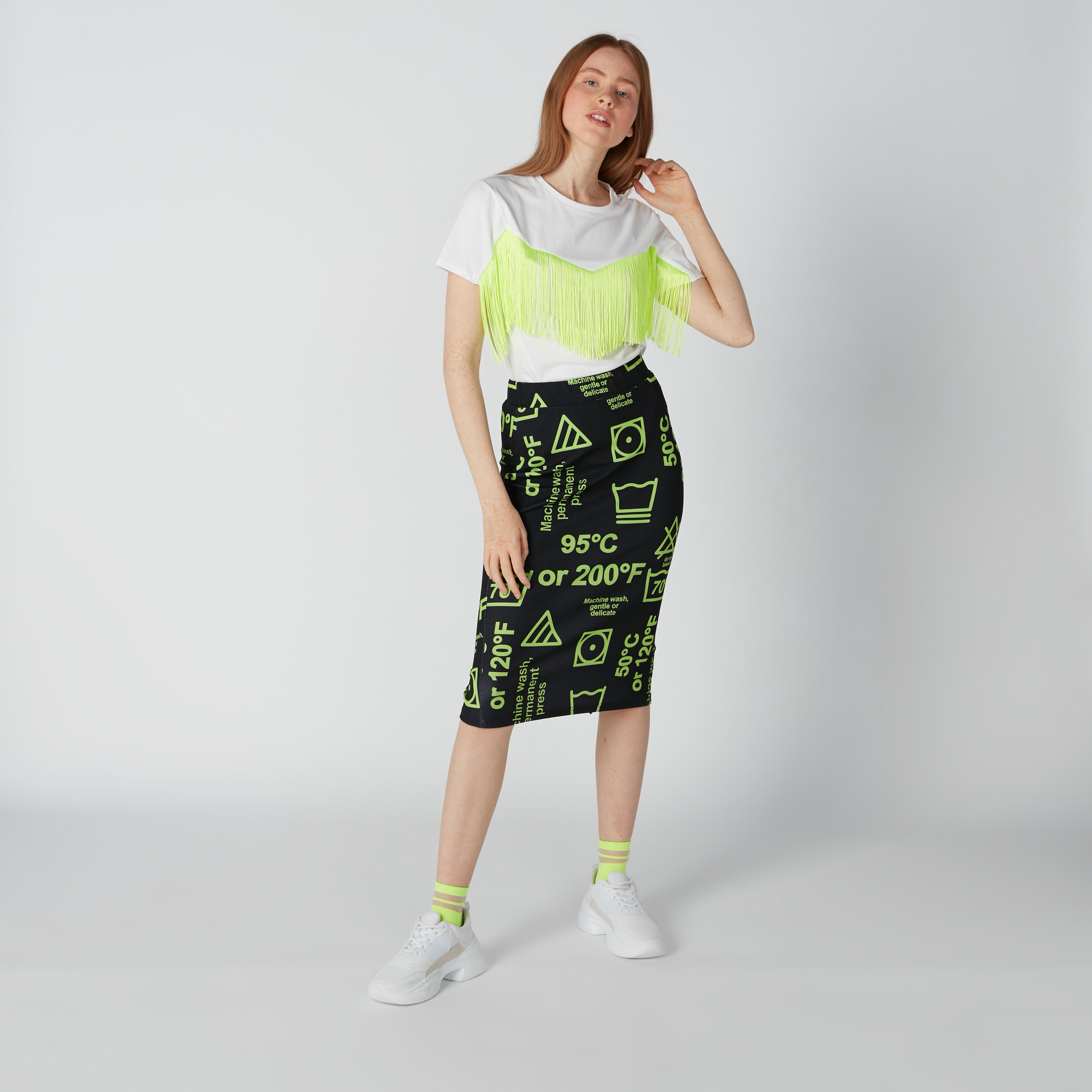 تيشيرت بياقة مستديرة وأكمام قصيرة وتزيينات شراشيب-women-clothing-tshirts-image-2