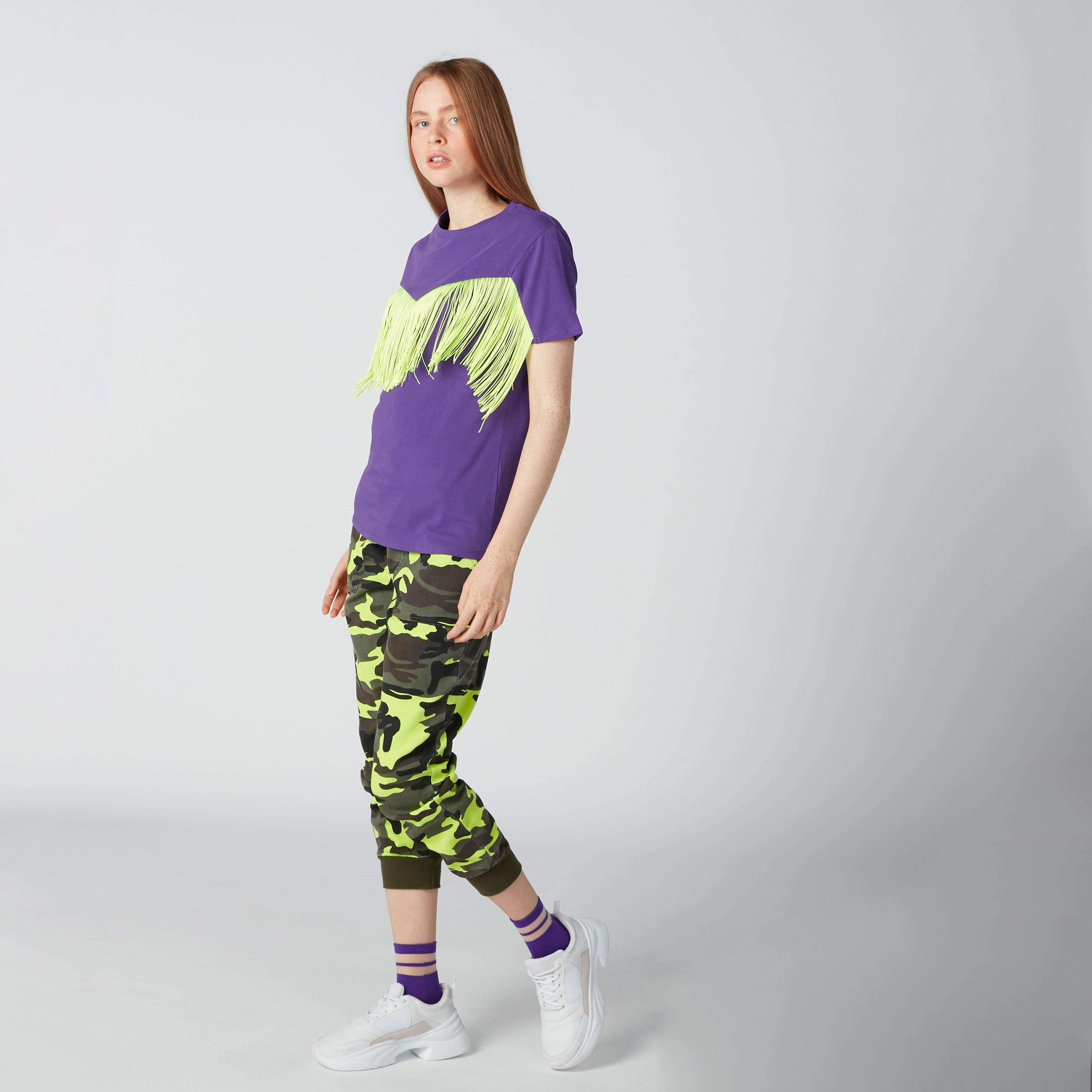 تيشيرت بياقة مستديرة وتزيينات وشراشيب-women-clothing-tshirts-image-2