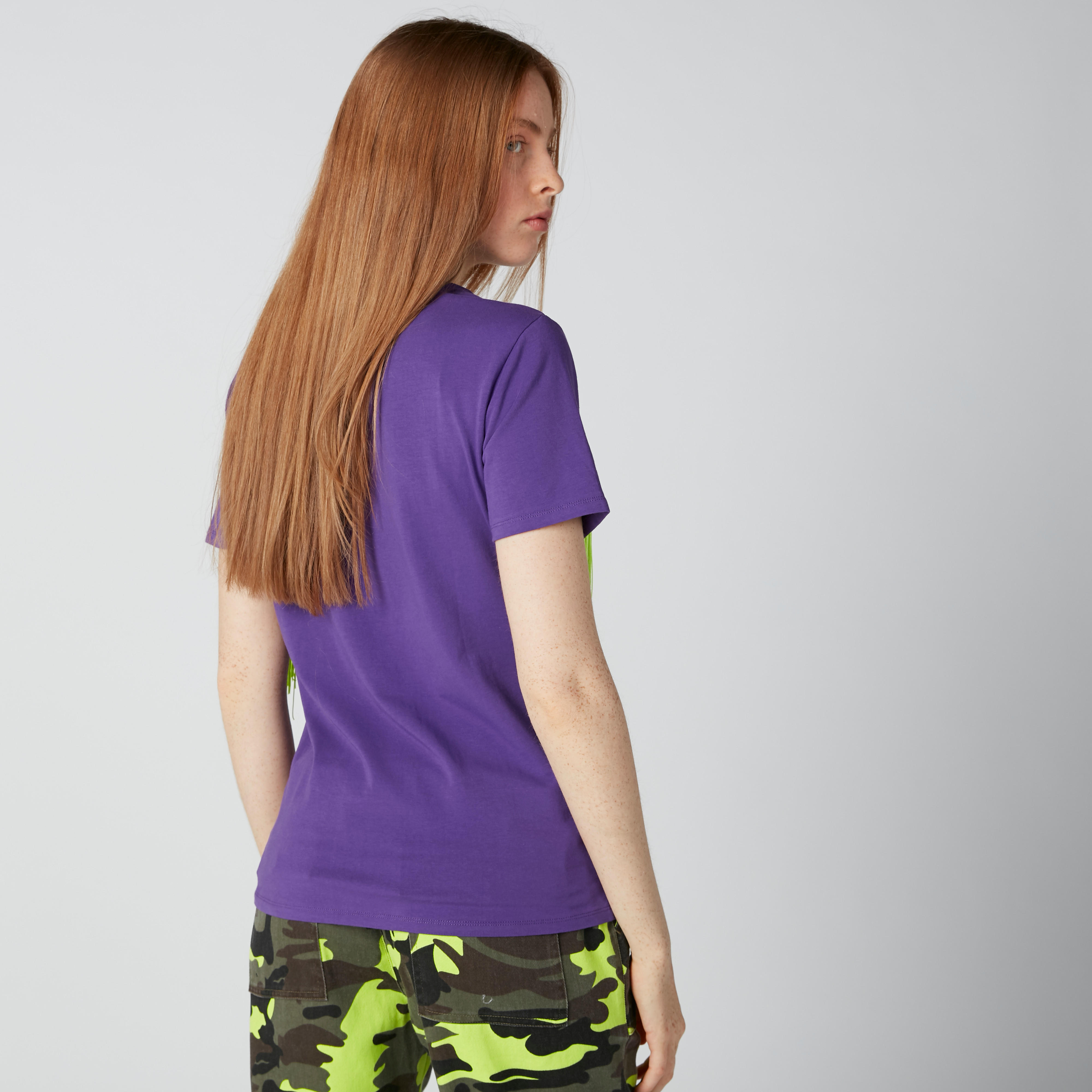 تيشيرت بياقة مستديرة وتزيينات وشراشيب-women-clothing-tshirts-image-3