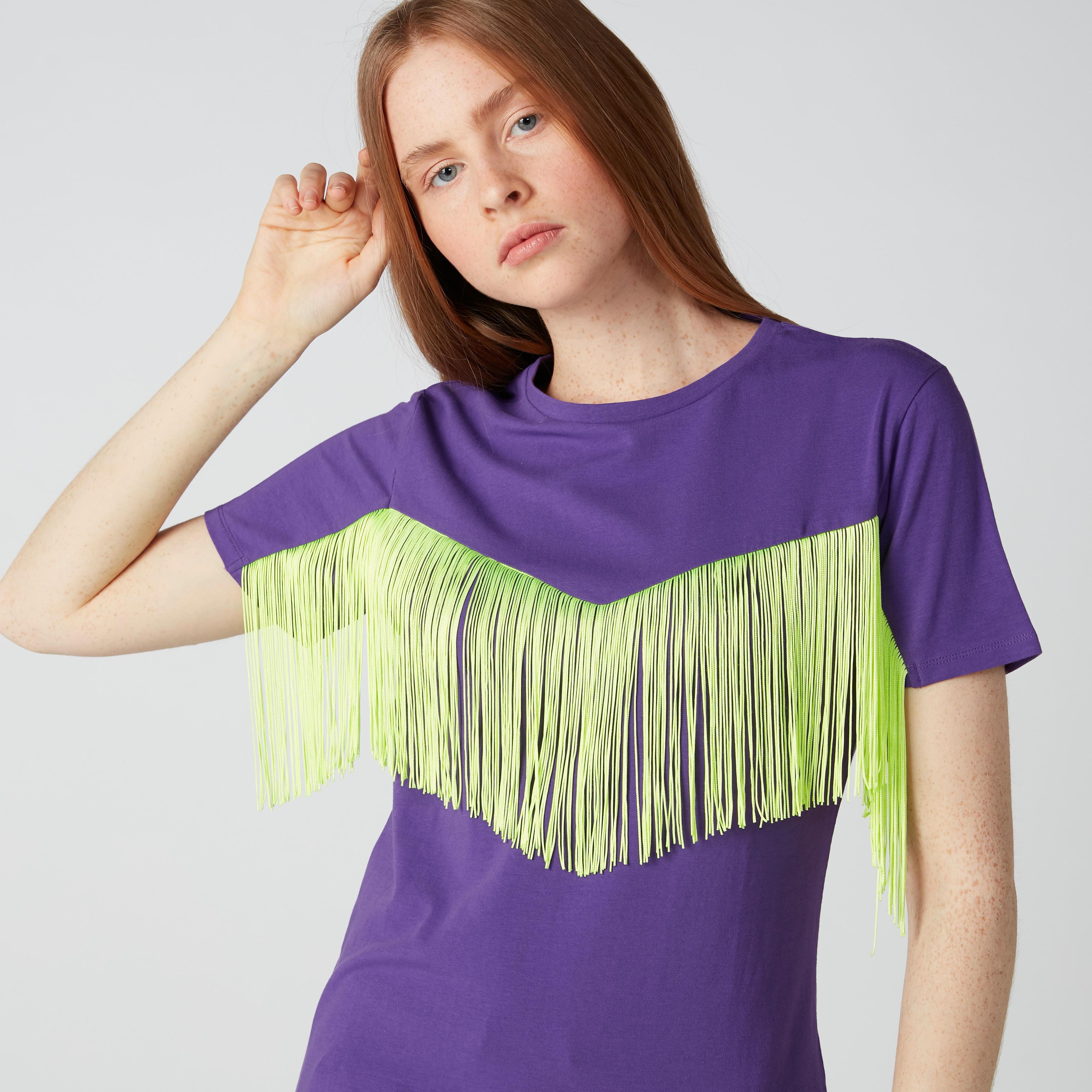 تيشيرت بياقة مستديرة وتزيينات وشراشيب-women-clothing-tshirts-image-4
