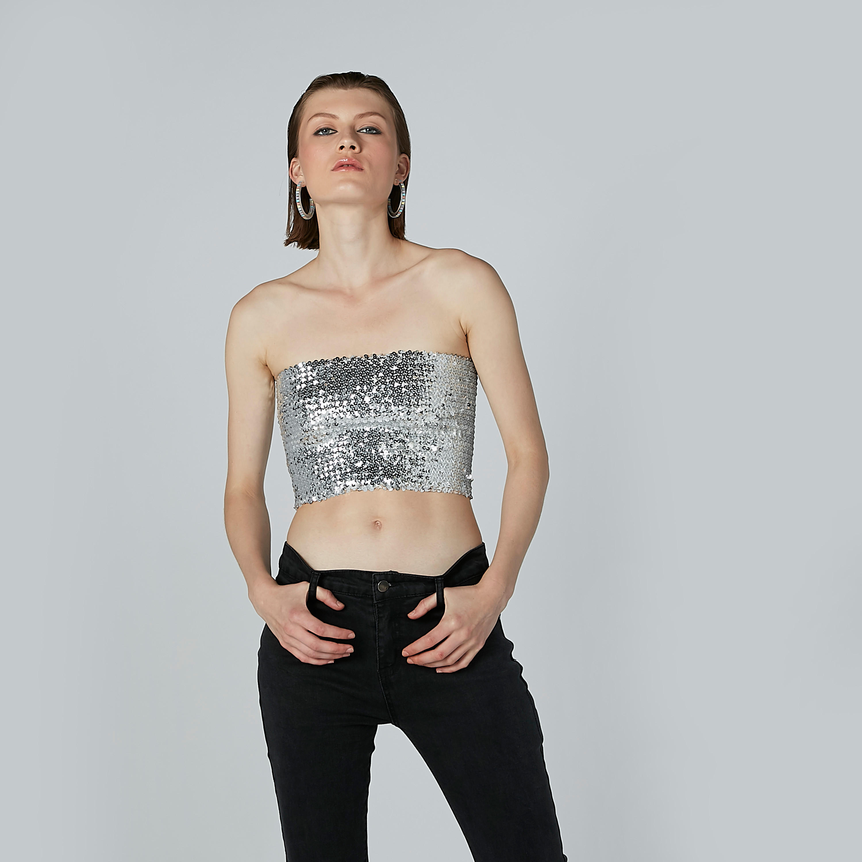 بلوزة ضيّقة بتفاصيل ترتر-women-clothing-shirtsandblouses-blouses-image-2