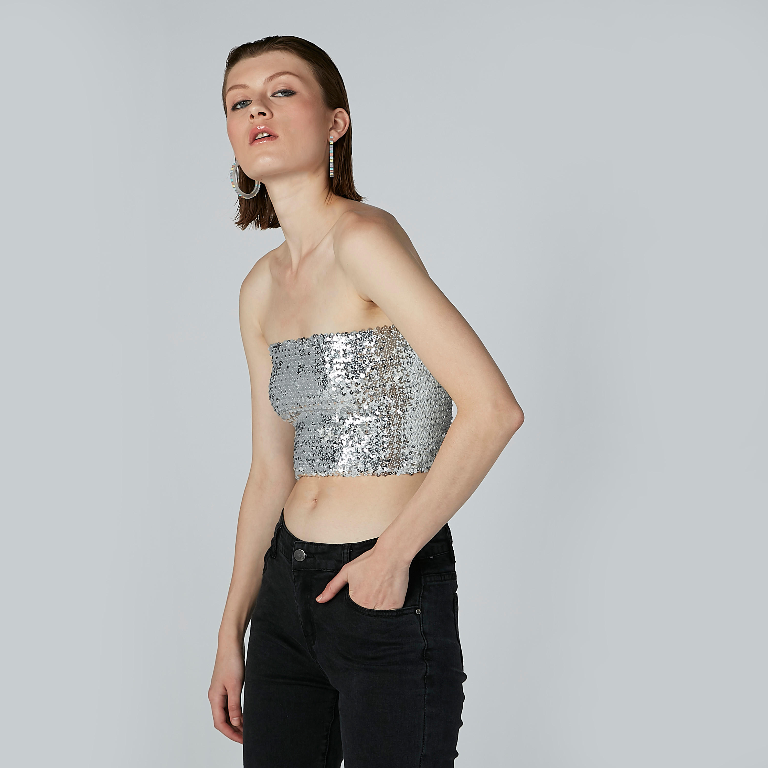 بلوزة ضيّقة بتفاصيل ترتر-women-clothing-shirtsandblouses-blouses-image-4