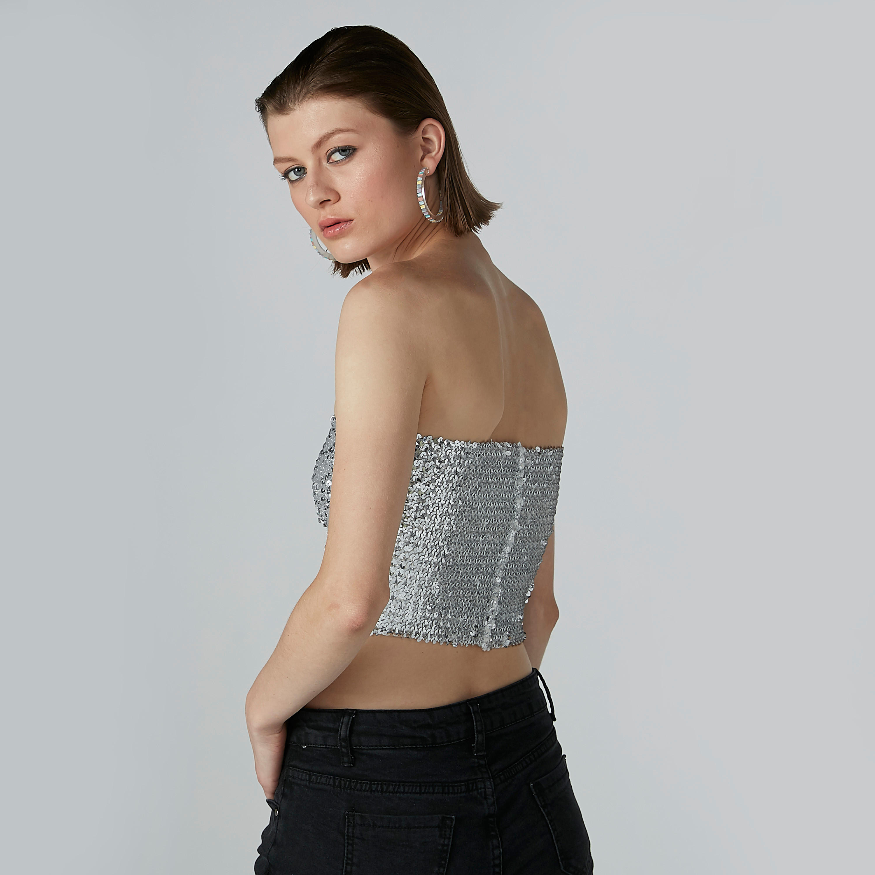 بلوزة ضيّقة بتفاصيل ترتر-women-clothing-shirtsandblouses-blouses-image-5