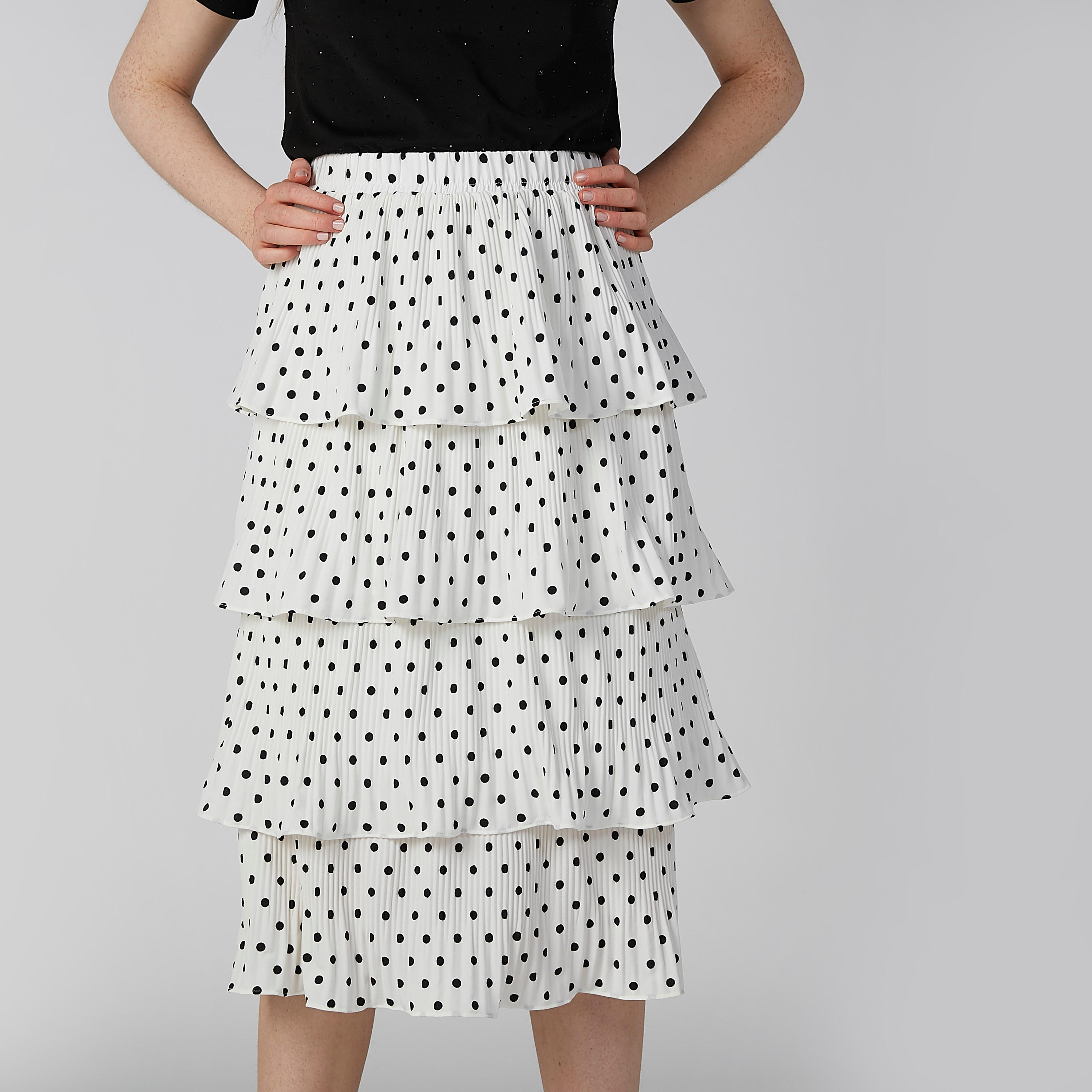 تنورة إيه لاين متوسطة الطول بخصر مطّاطي وطبعات منقّطة-women-clothing-bottoms-skirts-image-1