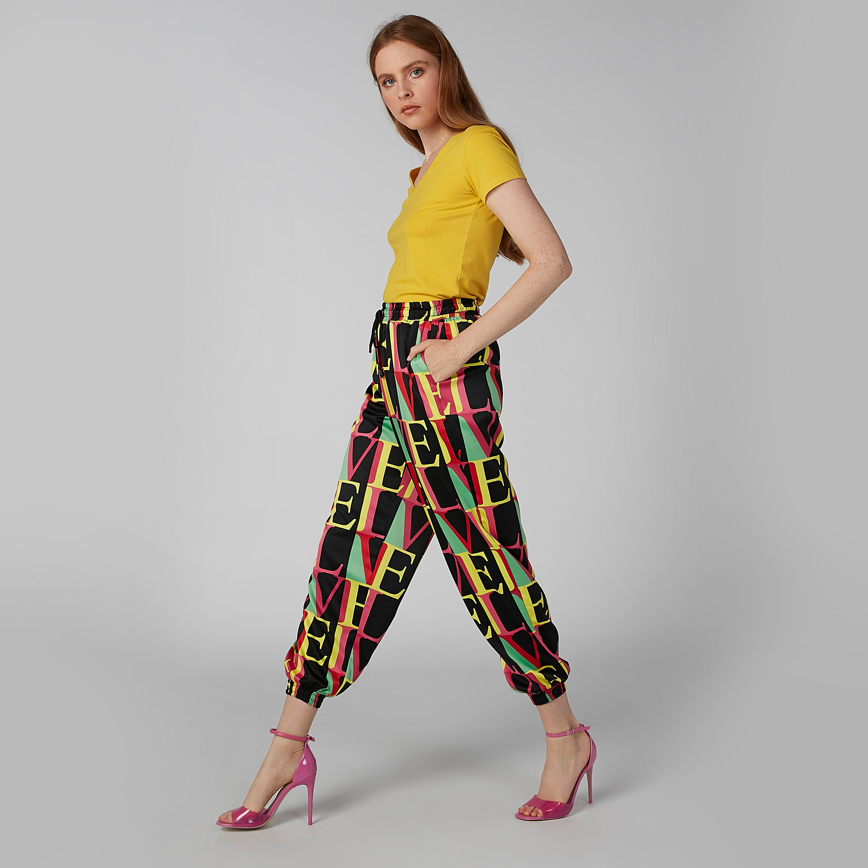 بنطال بأساور مطّاطية وجيوب وطبعات-women-clothing-bottoms-trousers-image-2