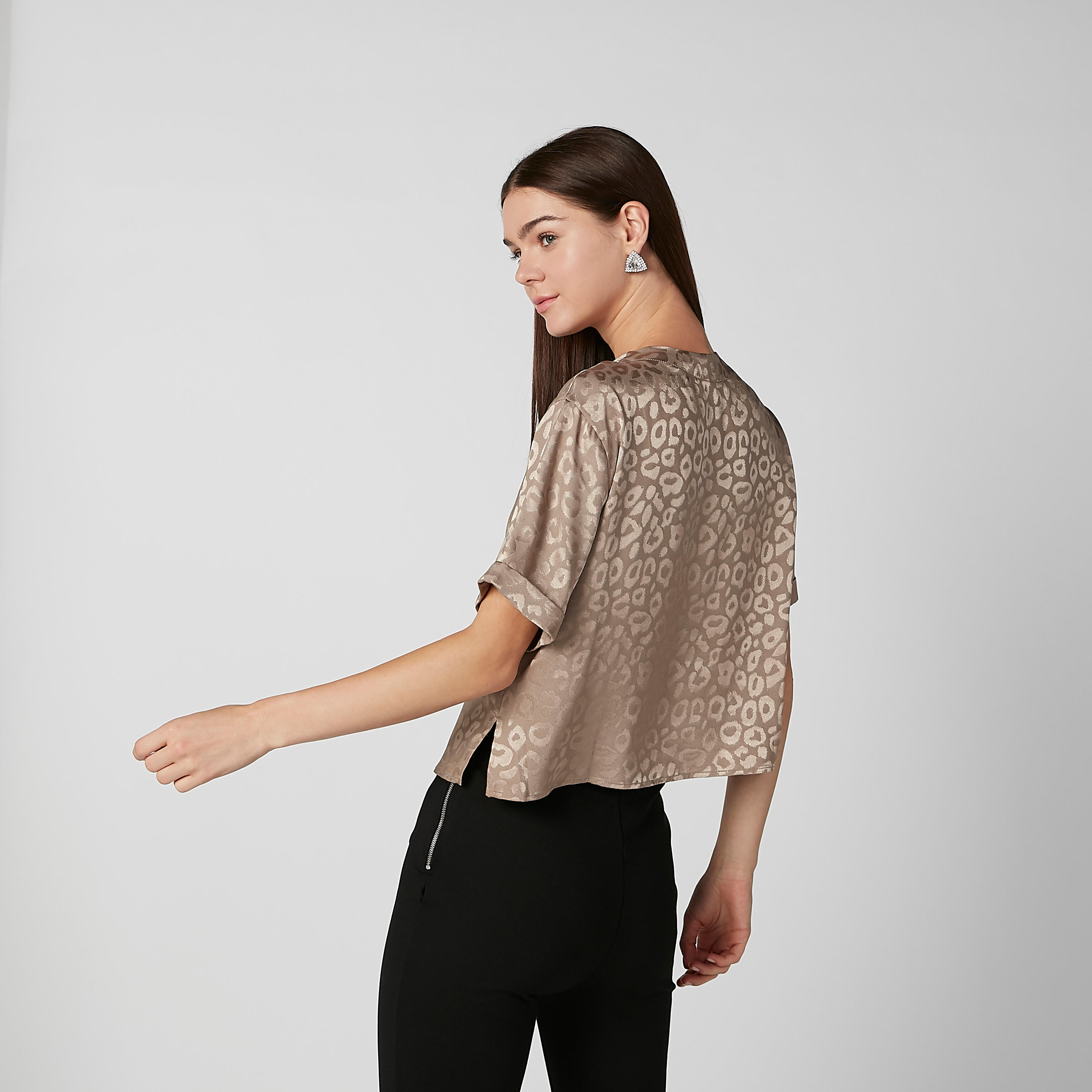 Textured Crop Shirt with V-neck and Short Sleeves-women-clothing-shirtsandblouses-shirts-image-3
