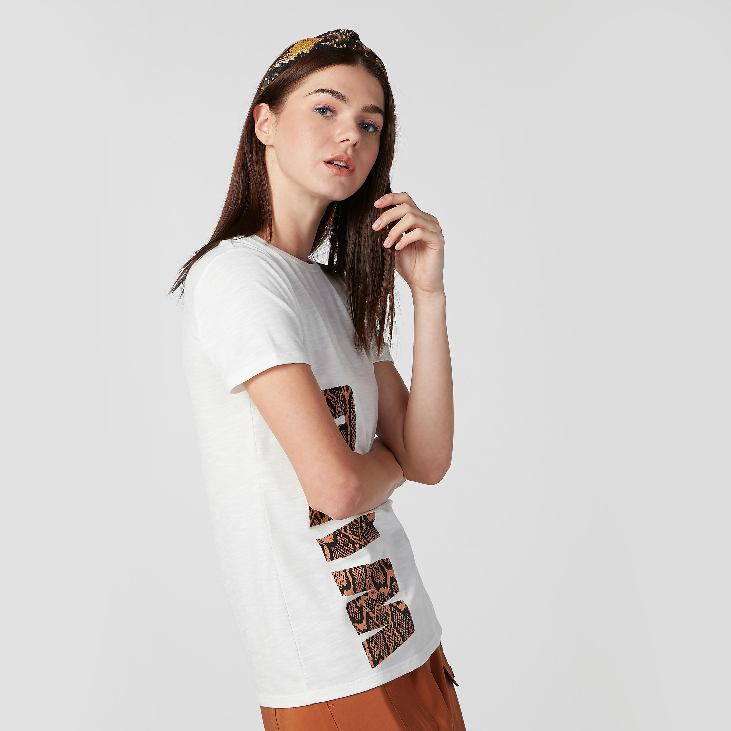 بلوزة بياقة مستديرة وأكمام قصيرة وطبعات-women-clothing-tshirts-image-4