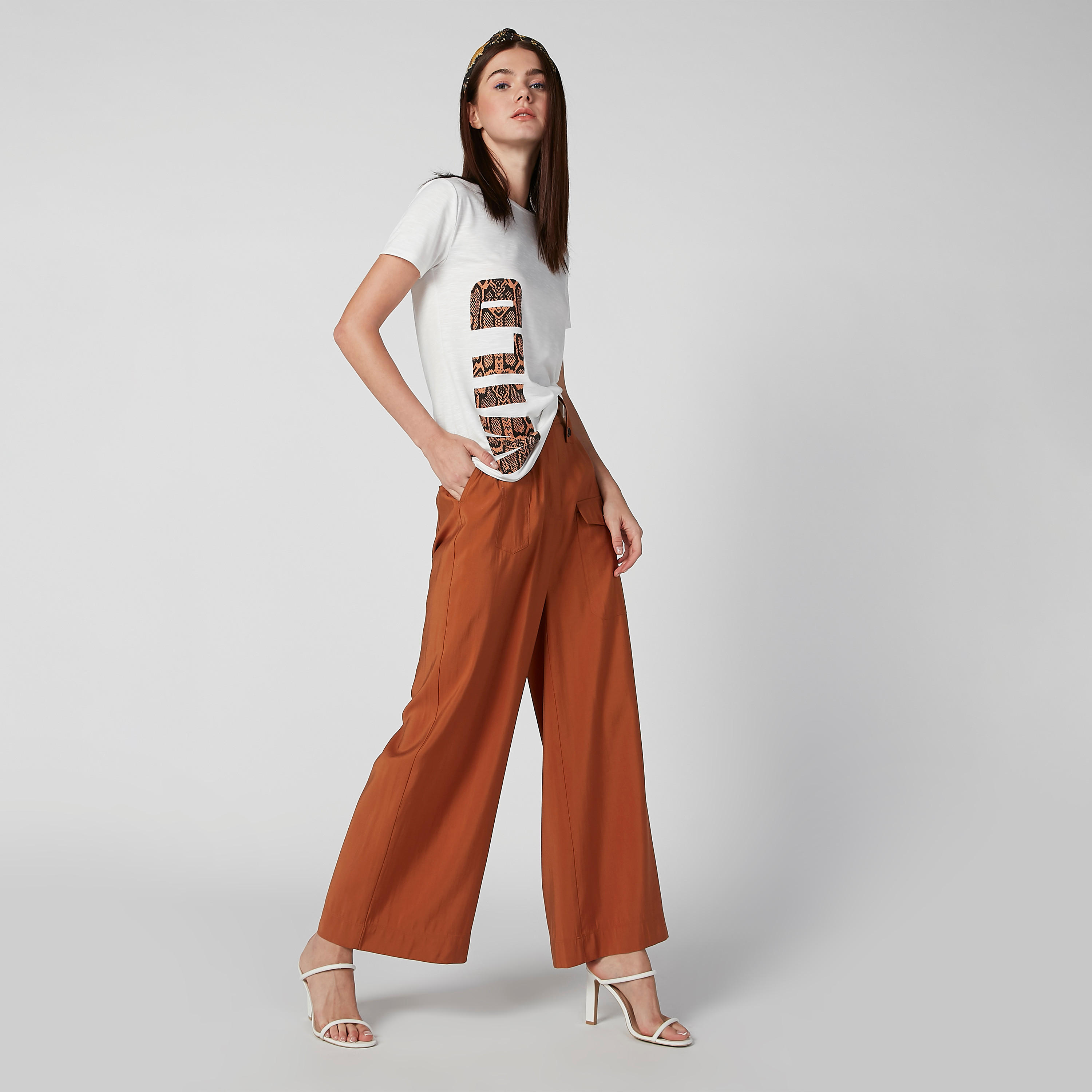 بلوزة بياقة مستديرة وأكمام قصيرة وطبعات-women-clothing-tshirts-image-3