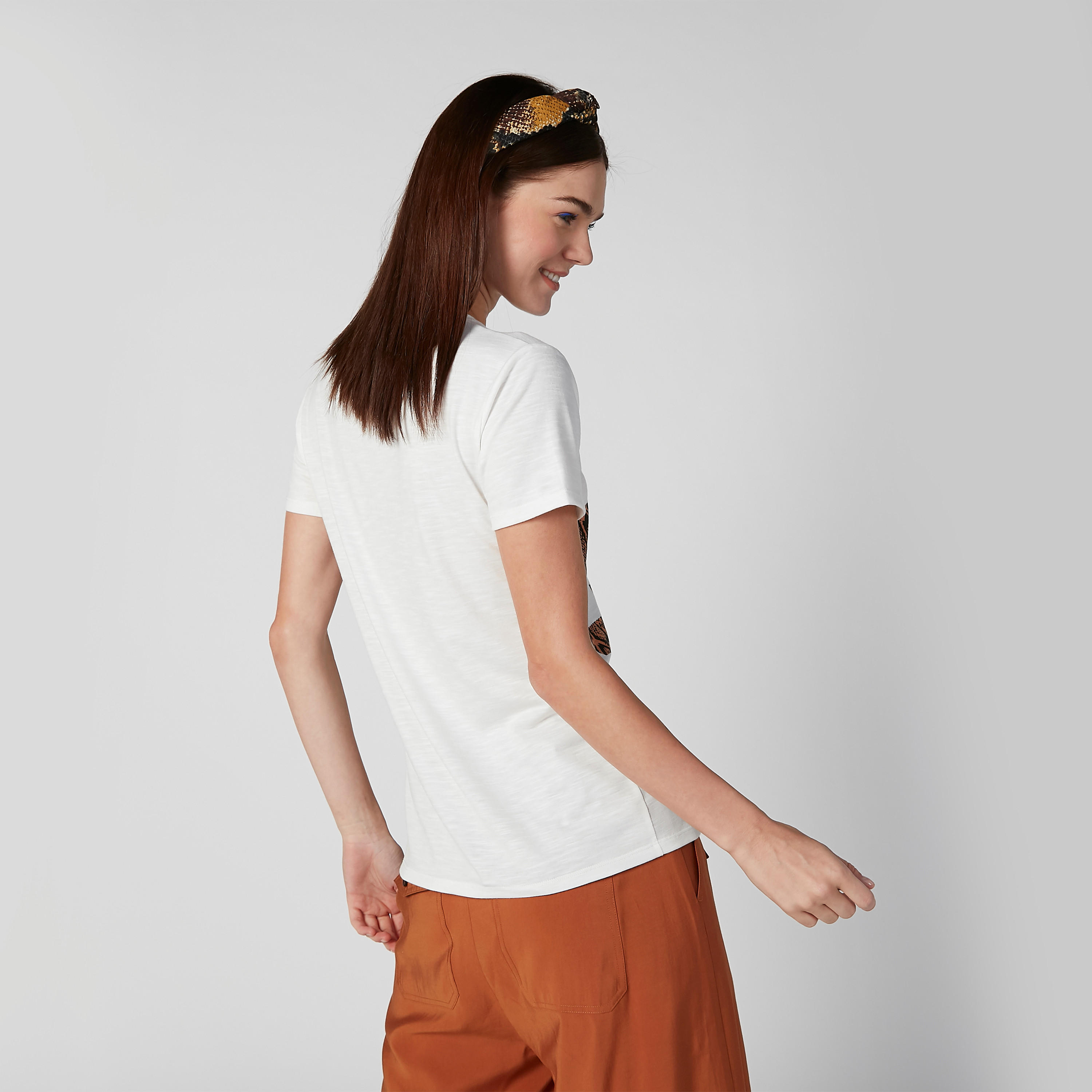 بلوزة بياقة مستديرة وأكمام قصيرة وطبعات-women-clothing-tshirts-image-1