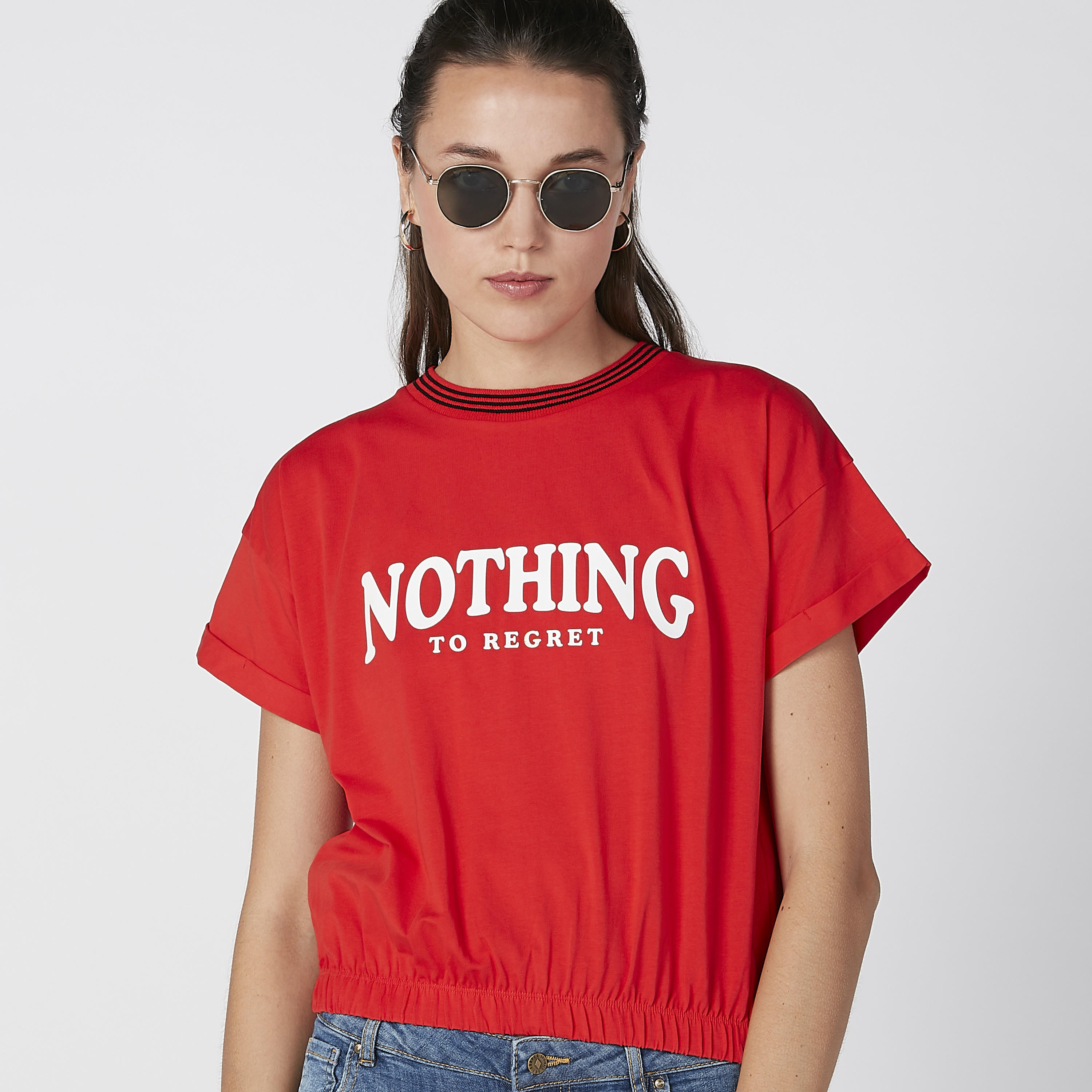 بلوزة بياقة ضيقة وحوّاف غير مستوية وطبعات-women-clothing-tshirts-image-4