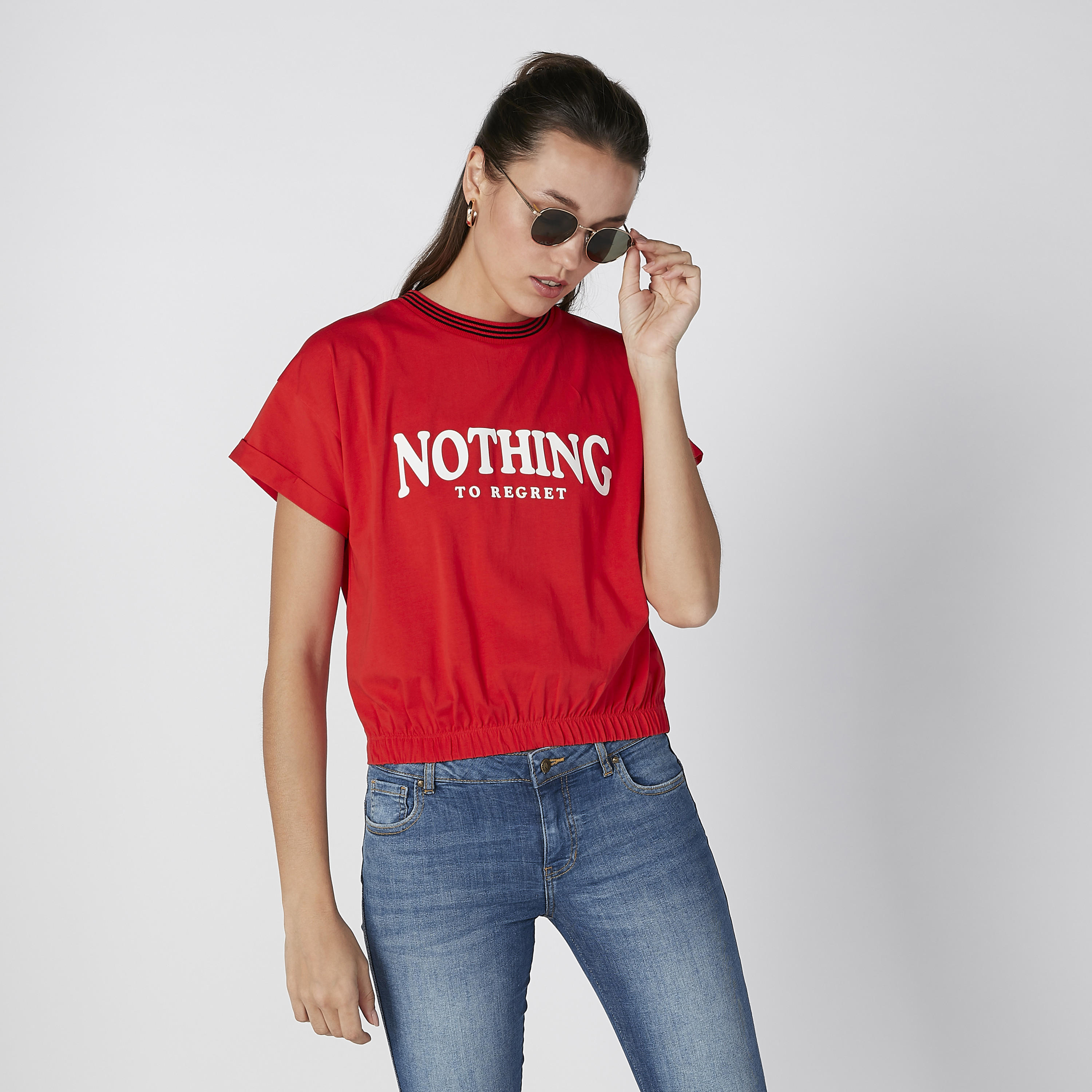 بلوزة بياقة ضيقة وحوّاف غير مستوية وطبعات-women-clothing-tshirts-image-2