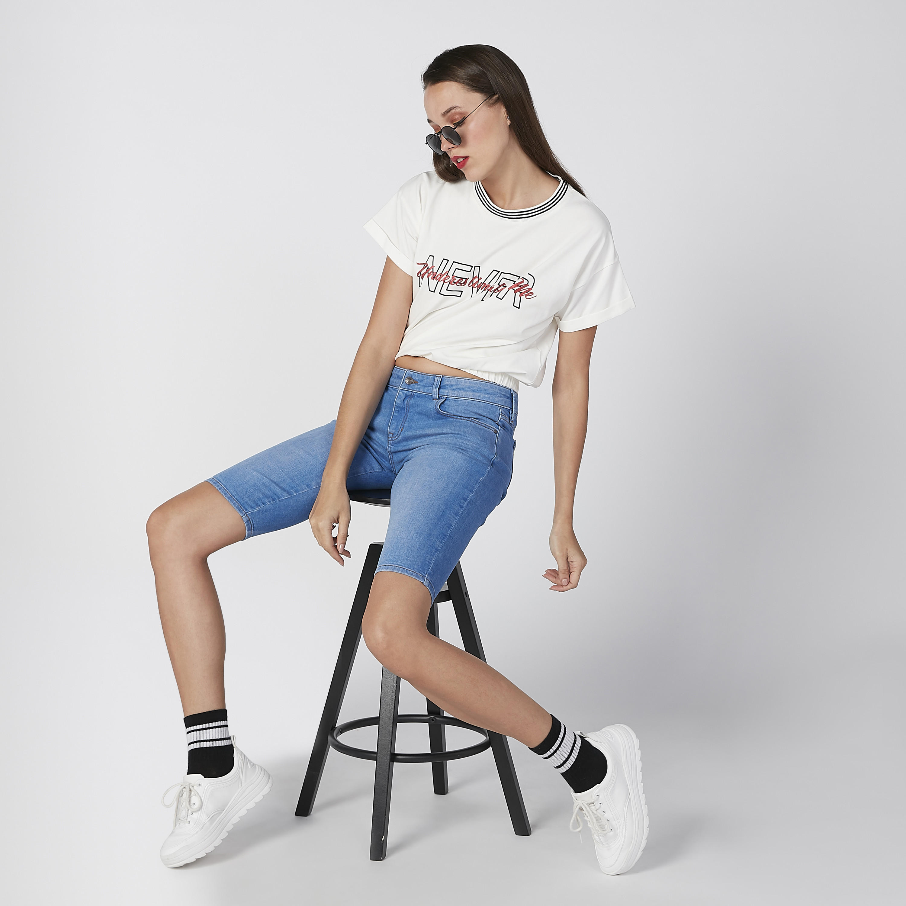 تيشيرت بياقة ضيّقة وأكمام قصيرة وحوّاف مطّاطية وطبعات-women-clothing-tshirts-image-1