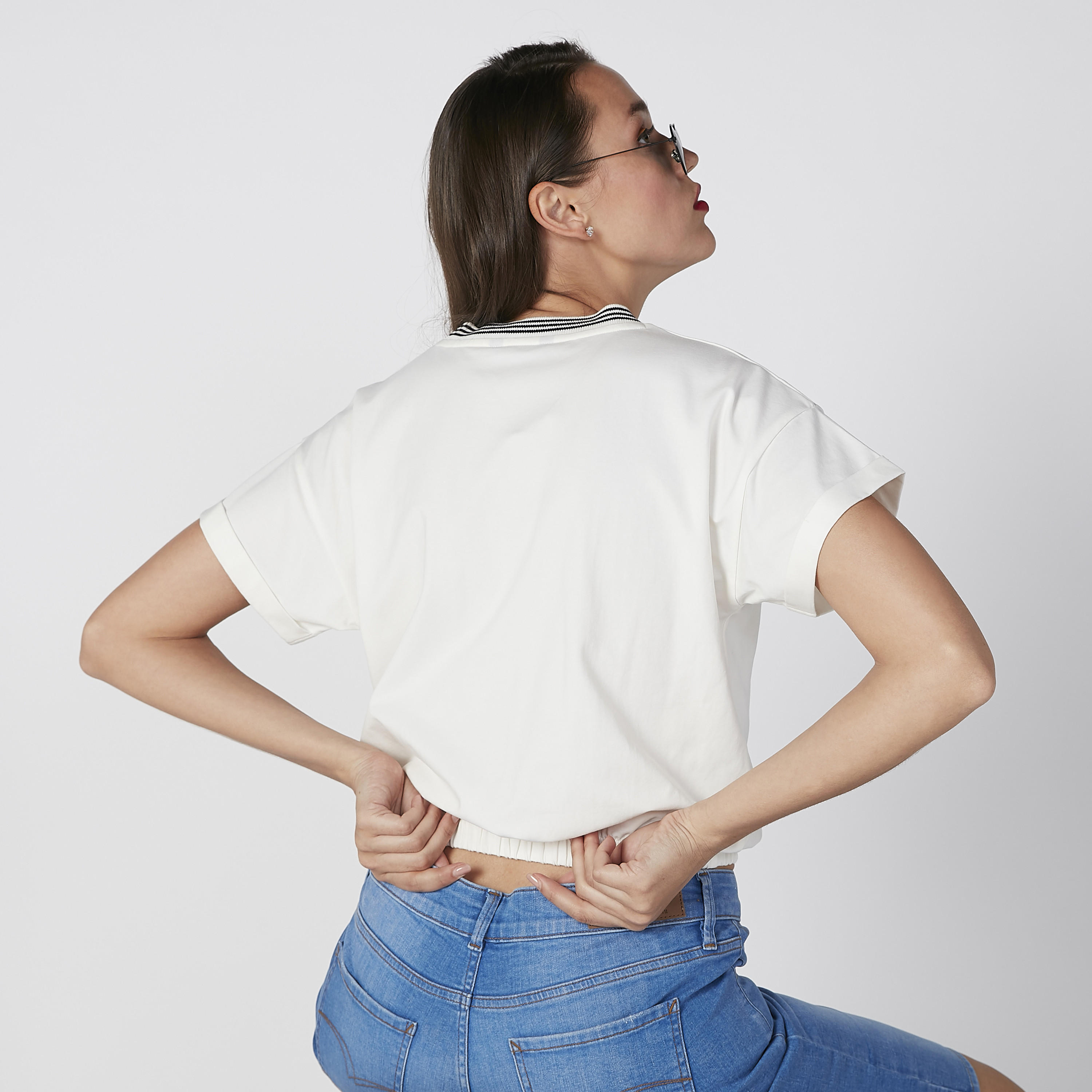تيشيرت بياقة ضيّقة وأكمام قصيرة وحوّاف مطّاطية وطبعات-women-clothing-tshirts-image-2