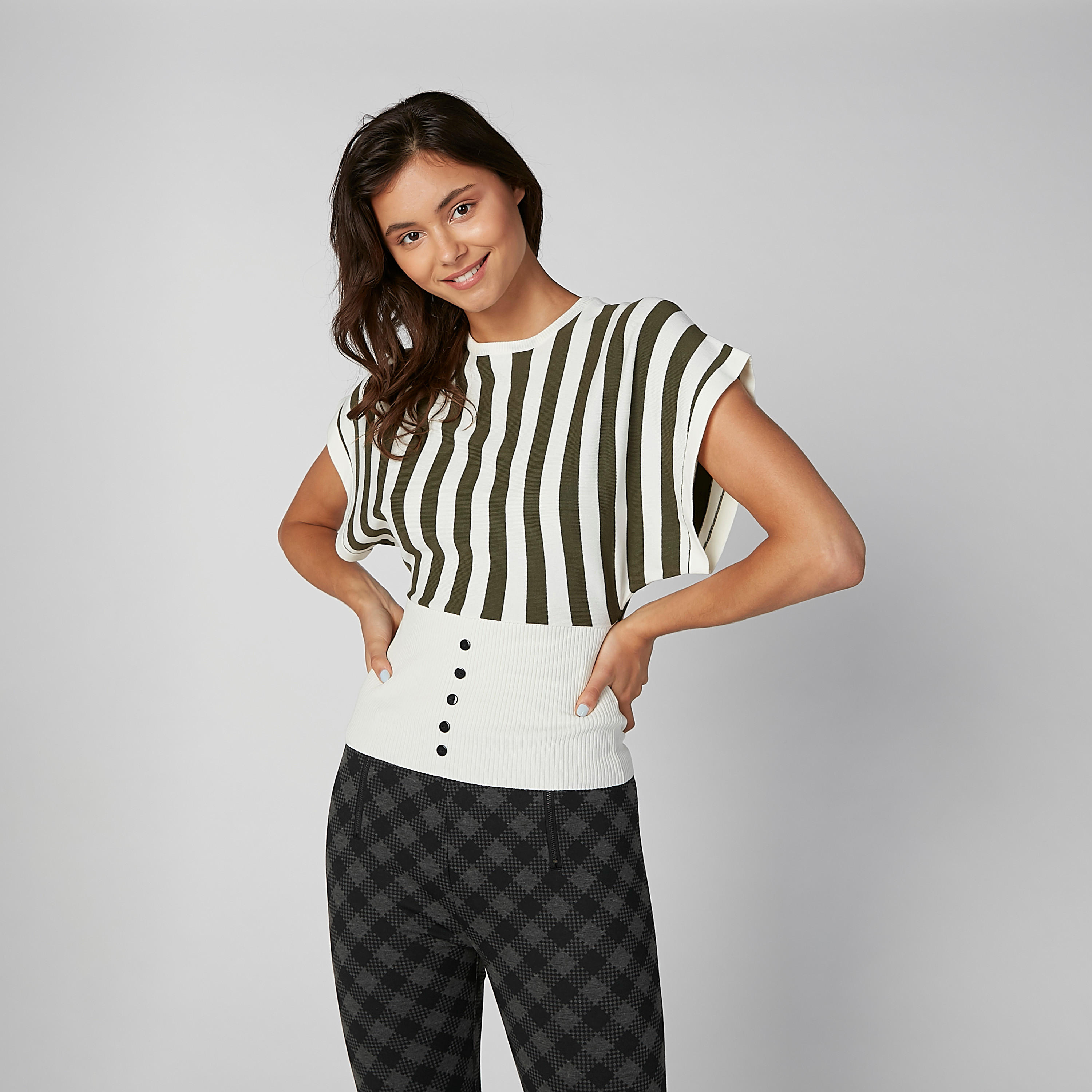 بلوزة مضلّعة مقلّمة بياقة مستديرة وأكمام متصلة-women-clothing-shirtsandblouses-blouses-image-1