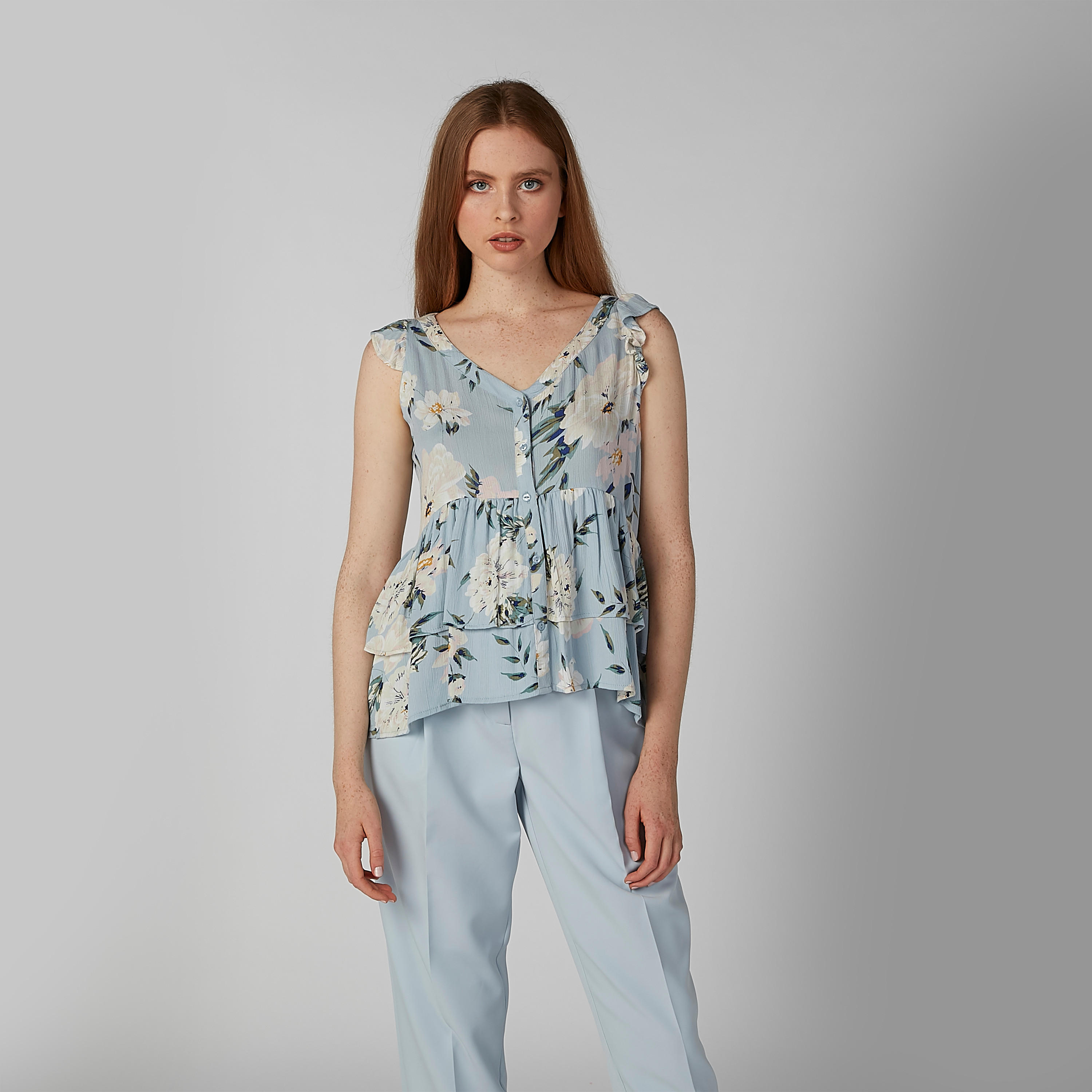 بلوزة دون أكمام وكشكشة بياقة V وطبعات زهرية-women-clothing-shirtsandblouses-blouses-image-1