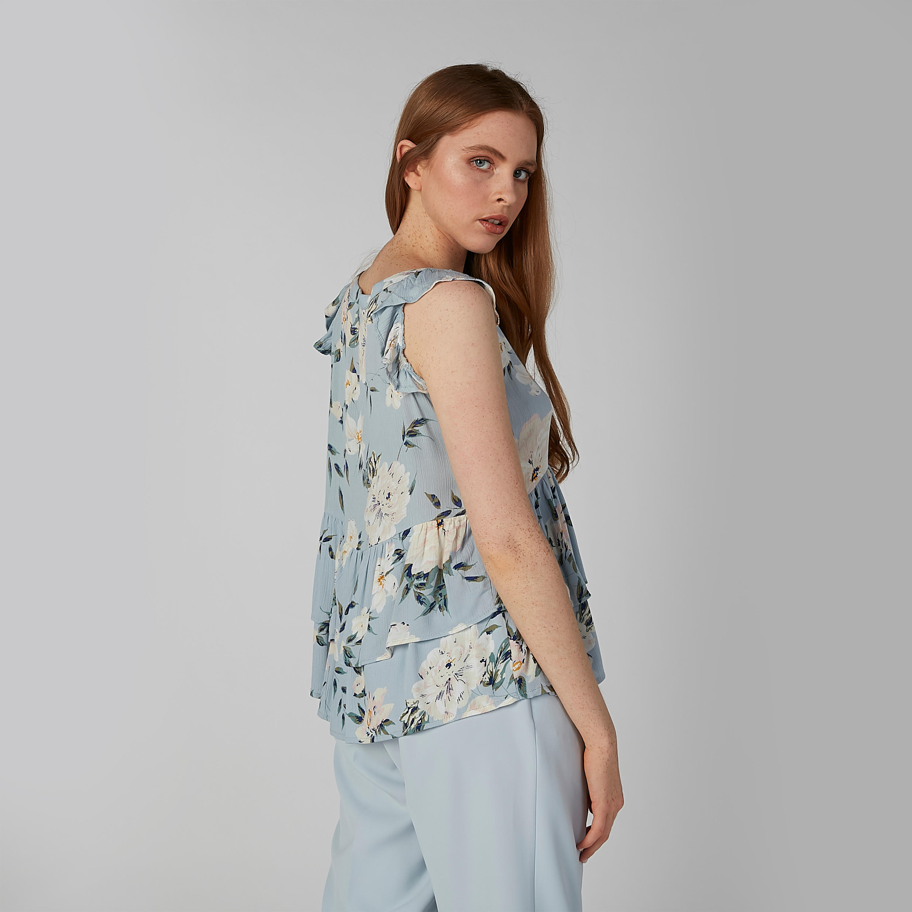 بلوزة دون أكمام وكشكشة بياقة V وطبعات زهرية-women-clothing-shirtsandblouses-blouses-image-3