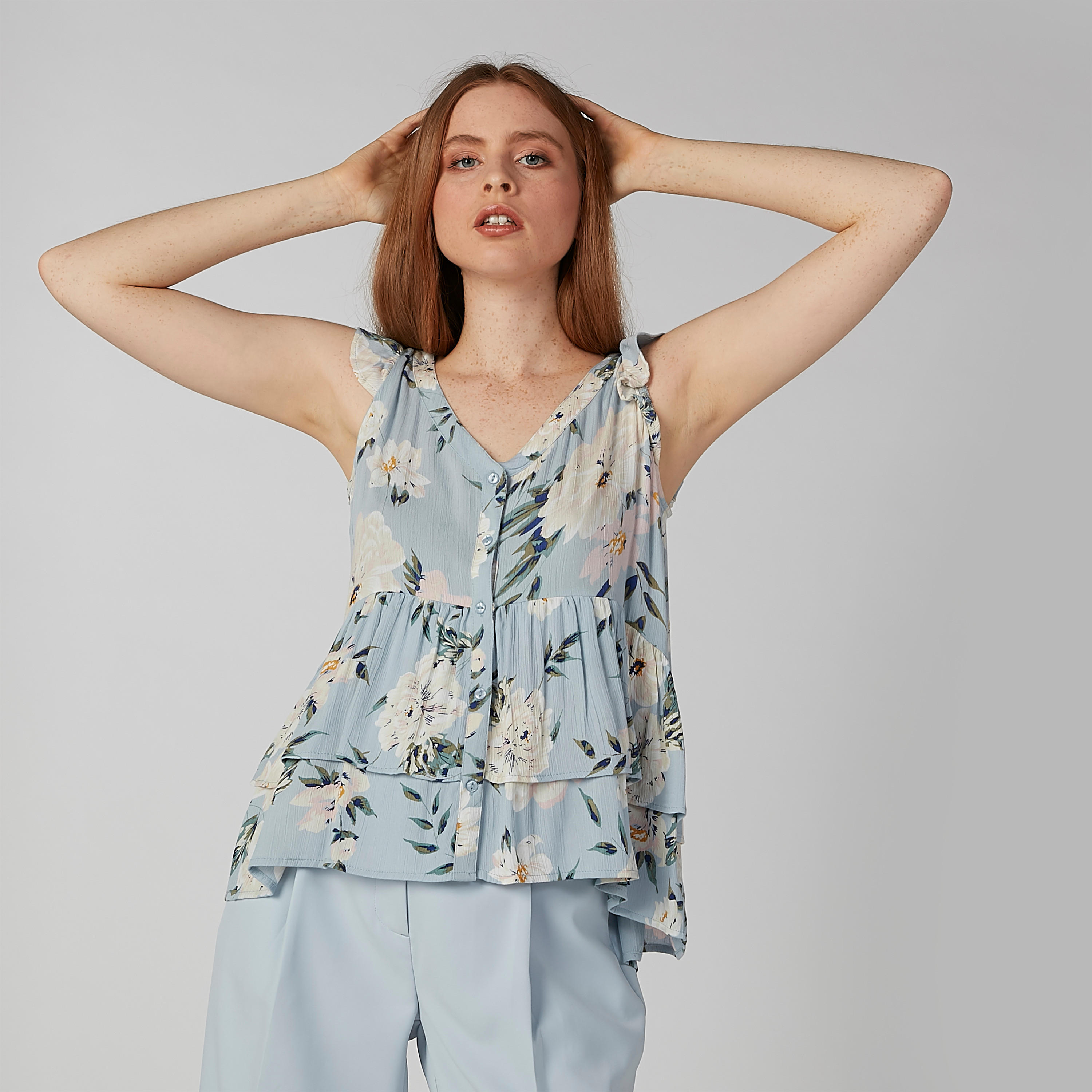 بلوزة دون أكمام وكشكشة بياقة V وطبعات زهرية-women-clothing-shirtsandblouses-blouses-image-4