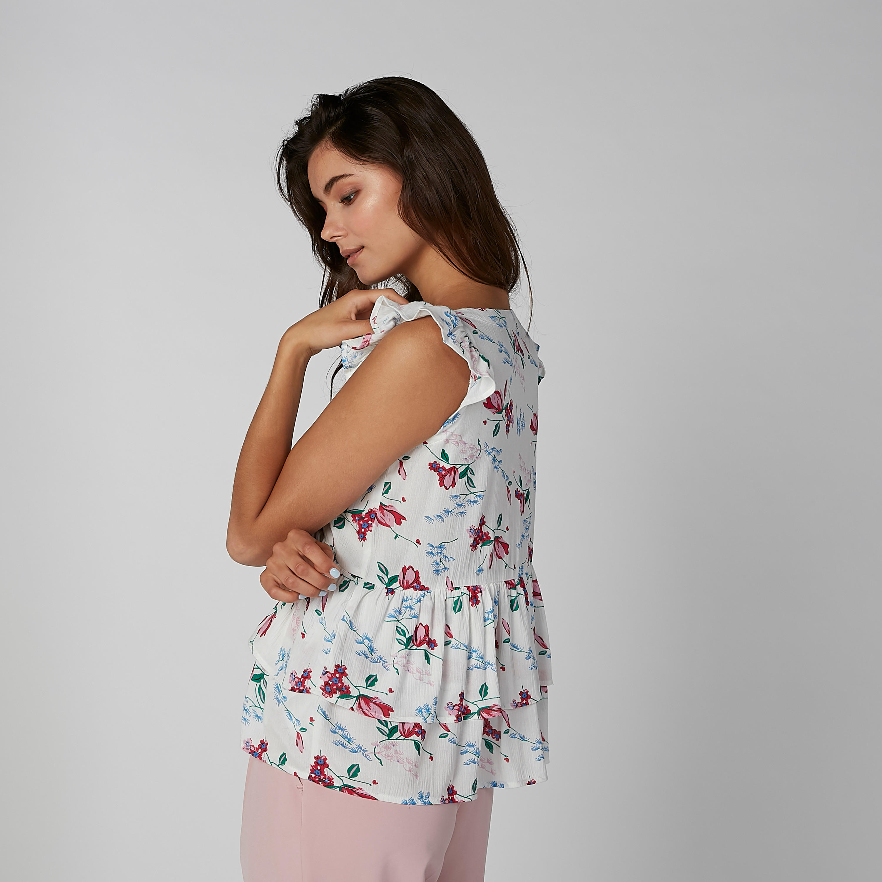 بلوزة بأكمام كشكش وطبعات زهرية-women-clothing-shirtsandblouses-blouses-image-3