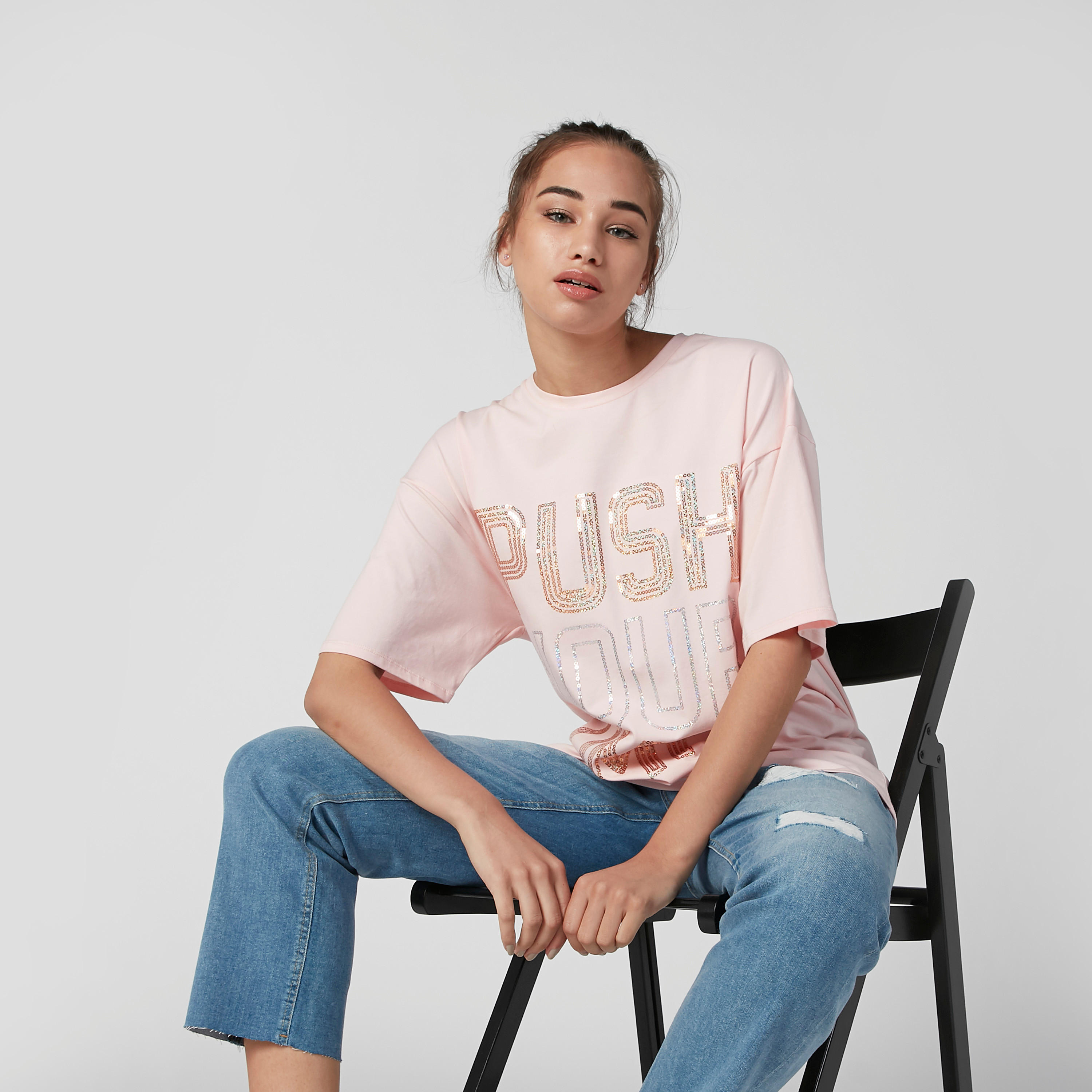 تيشيرت مزيّن بياقة مستديرة وأكتاف منسدلة-women-clothing-tshirts-image-4