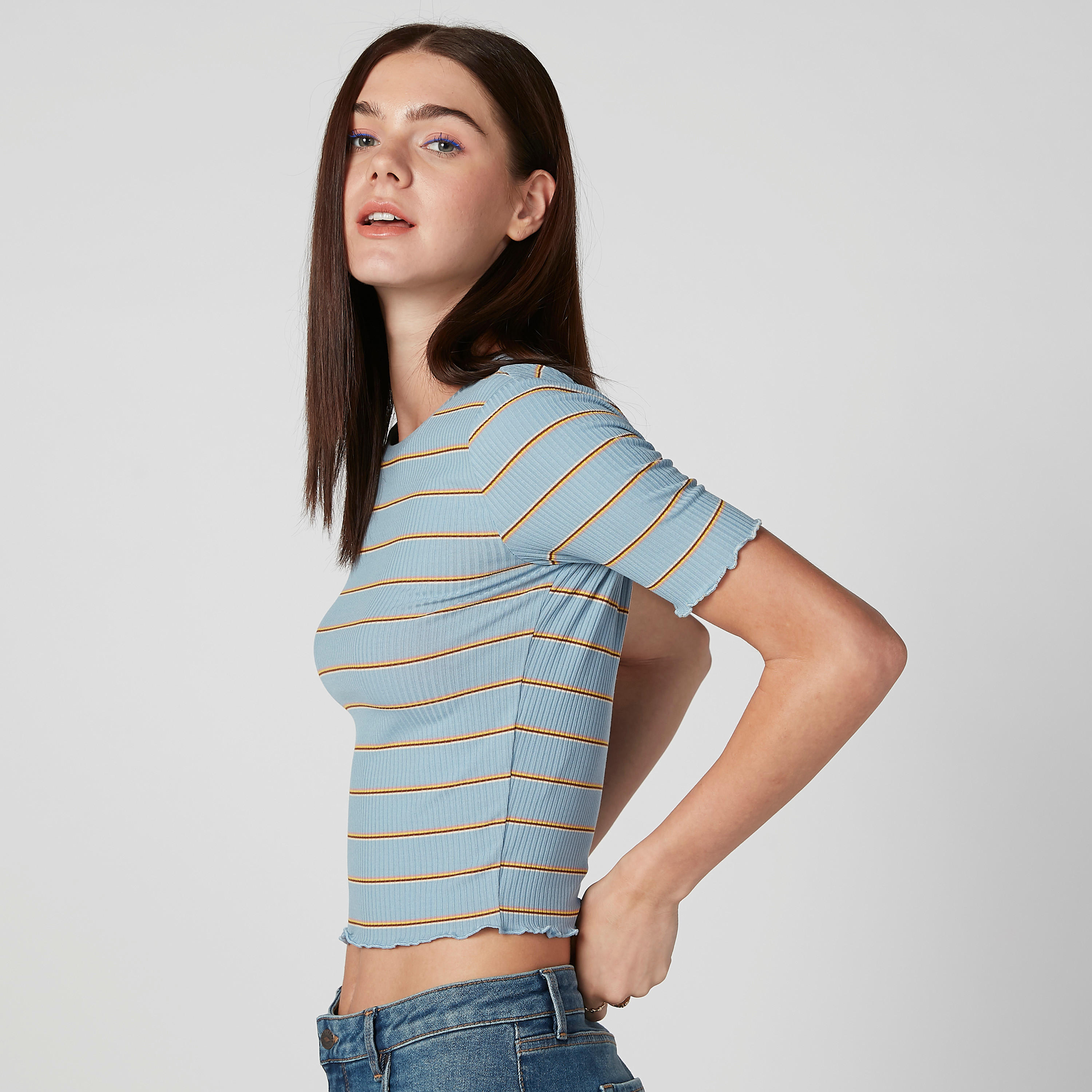 تيشيرت قصير مقلّم بياقة مستديرة وأكمام قصيرة-women-clothing-tshirts-image-2