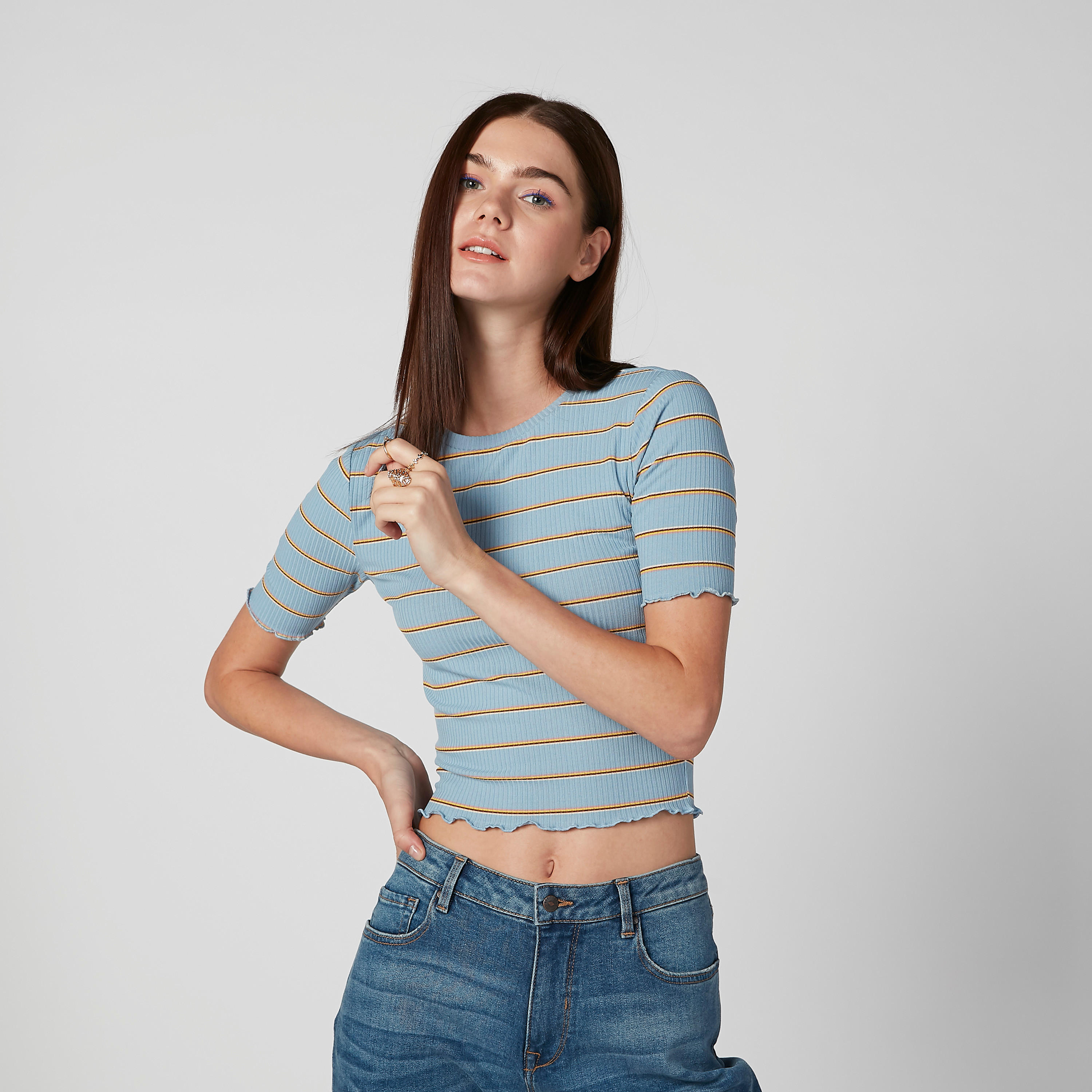 تيشيرت قصير مقلّم بياقة مستديرة وأكمام قصيرة-women-clothing-tshirts-image-1
